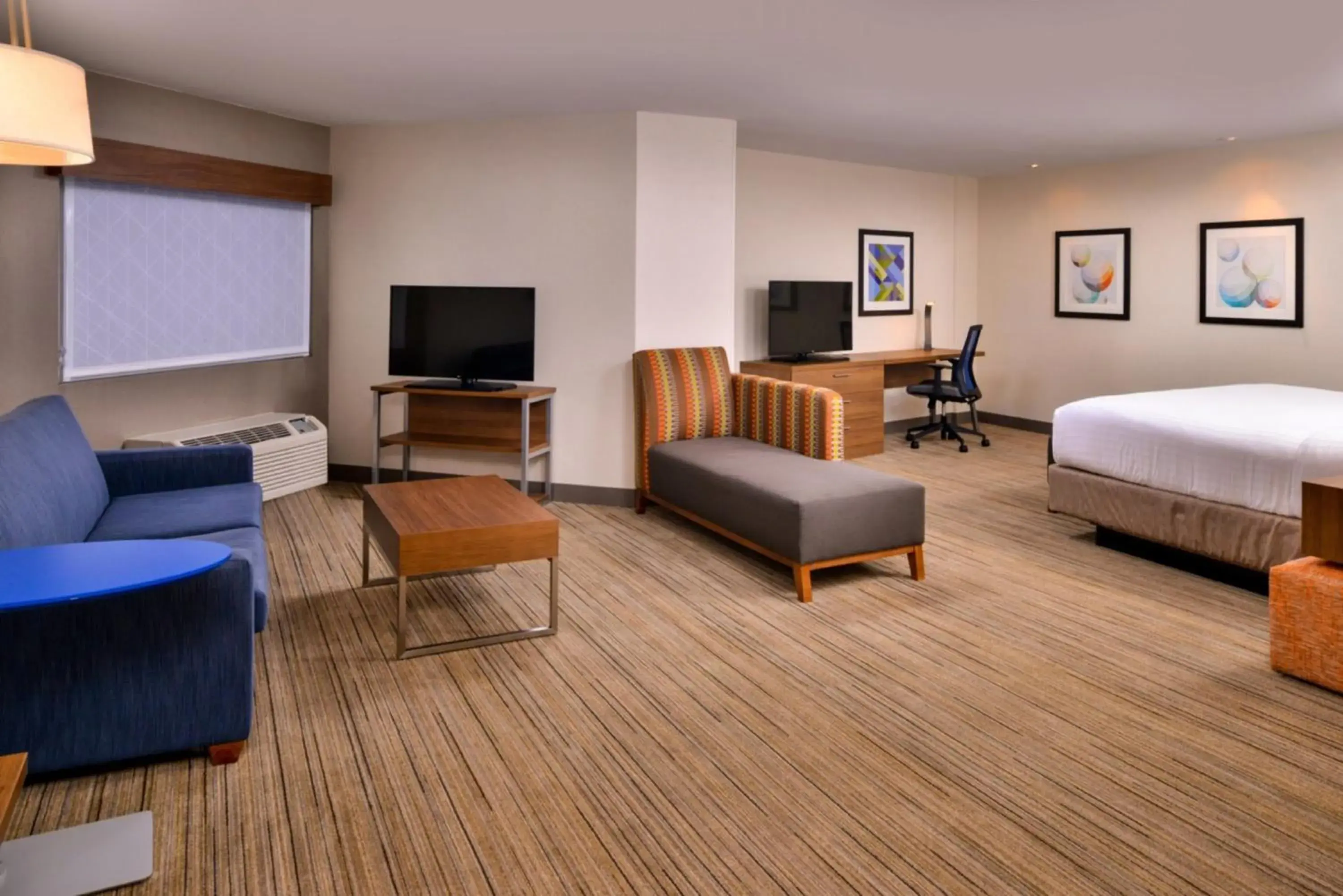 Photo of the whole room, Bed in Holiday Inn Express Walnut Creek by IHG Photo of the whole room, Bed in Holiday Inn Express Walnut Creek by IHG