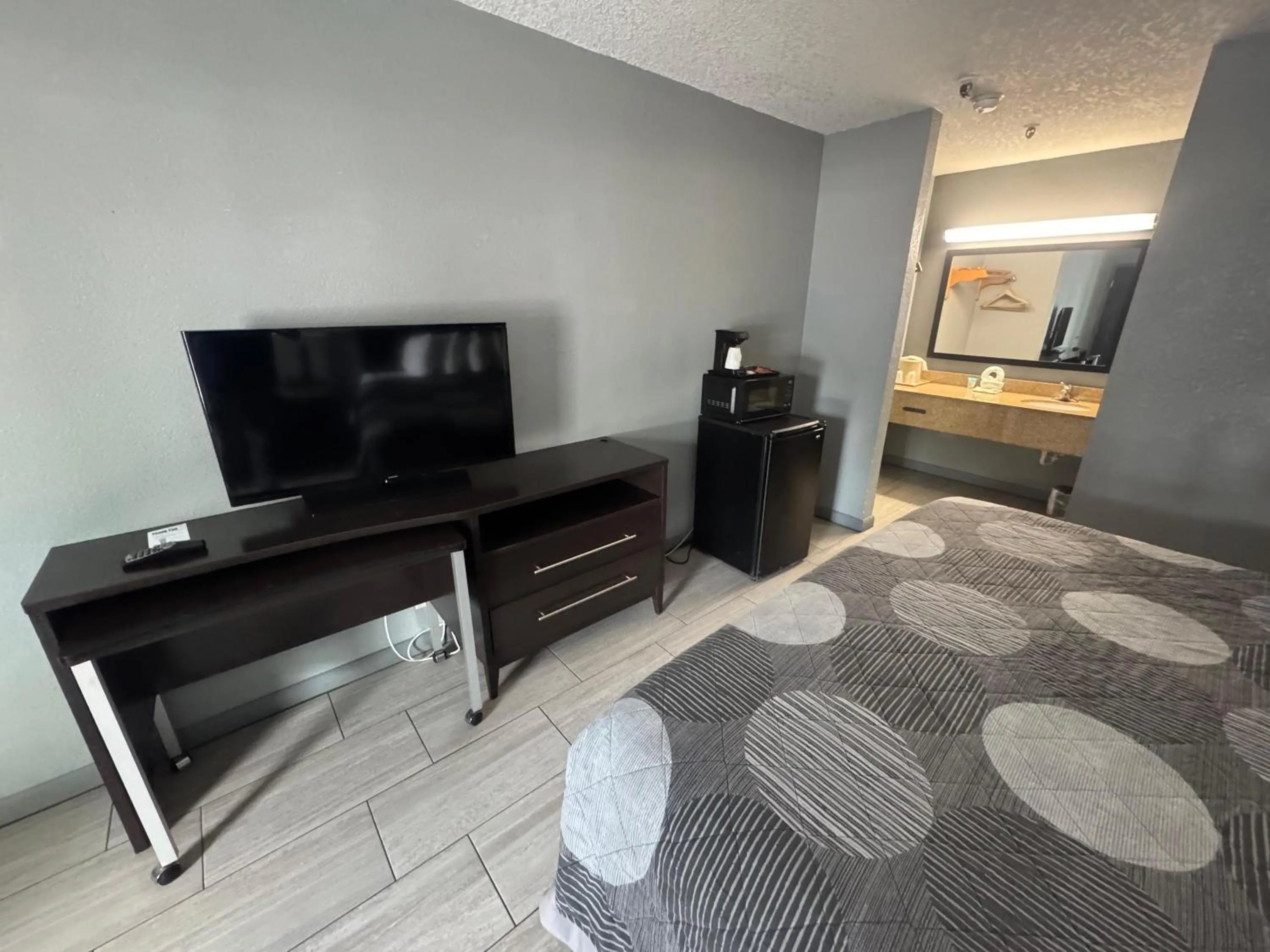 Bedroom in Budget Inn Sanford International Airport