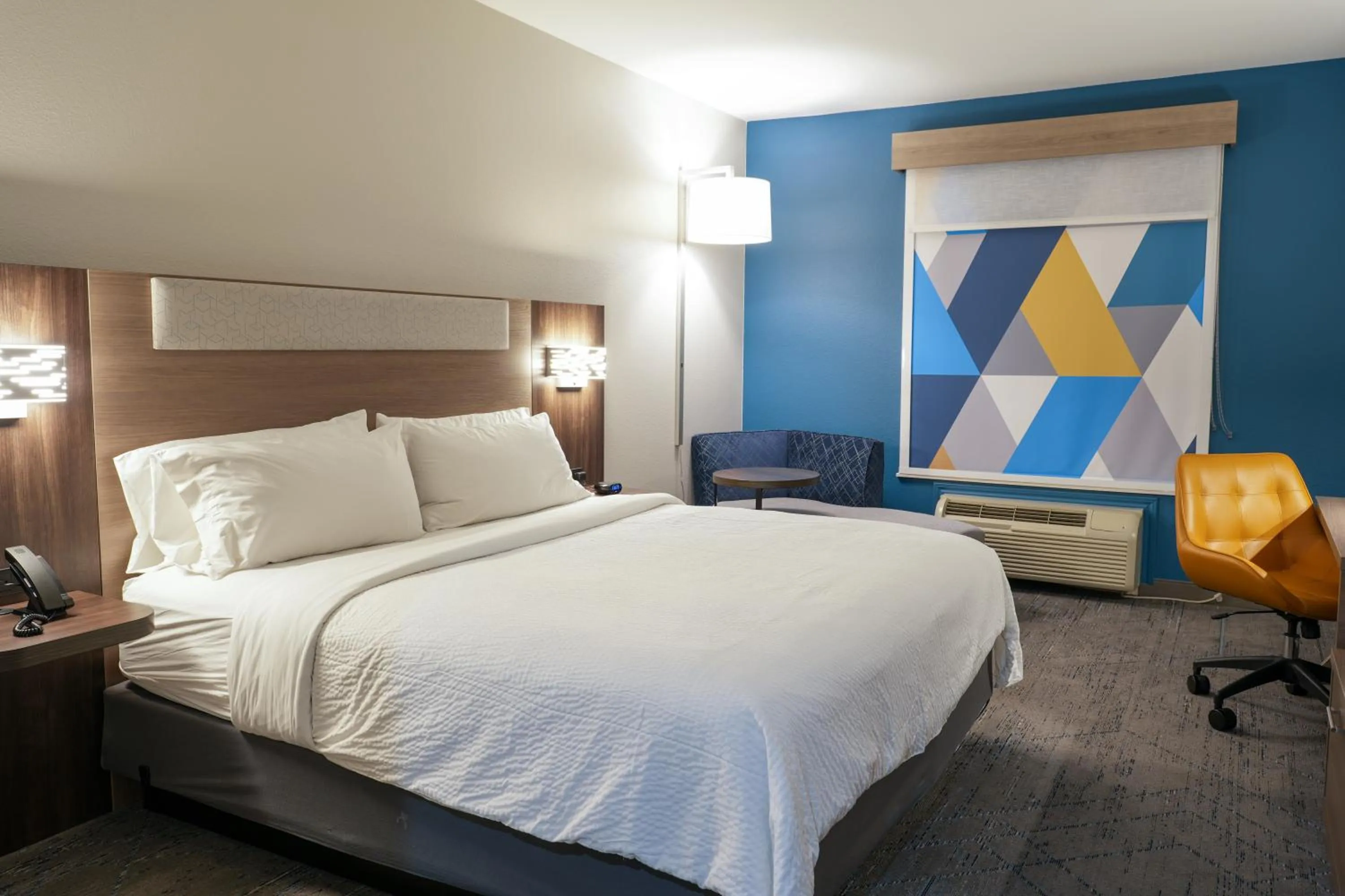 Bed in Holiday Inn Express Hotel & Suites Cedar Hill by IHG