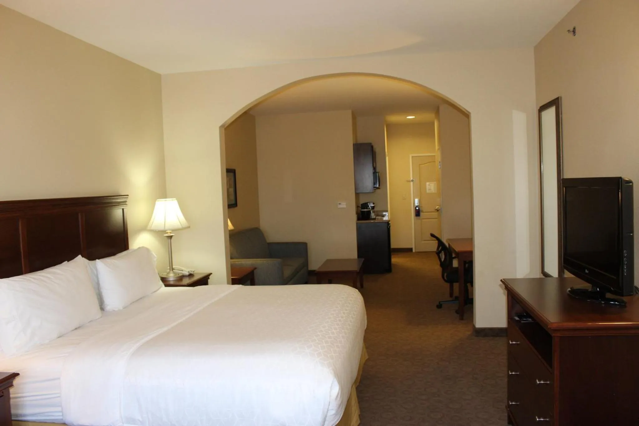 Photo of the whole room, Bed in Holiday Inn Express Hotel & Suites Cedar Hill by IHG
