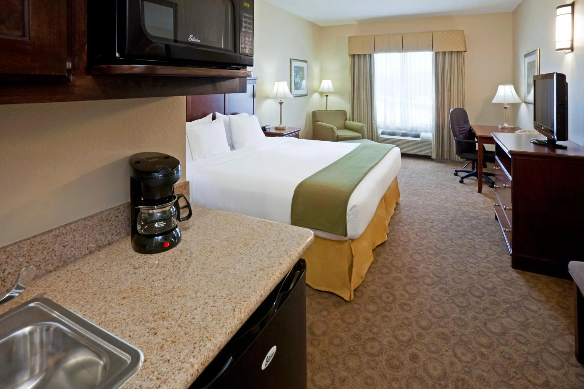 Photo of the whole room, Bed in Holiday Inn Express Hotel & Suites Cedar Hill by IHG
