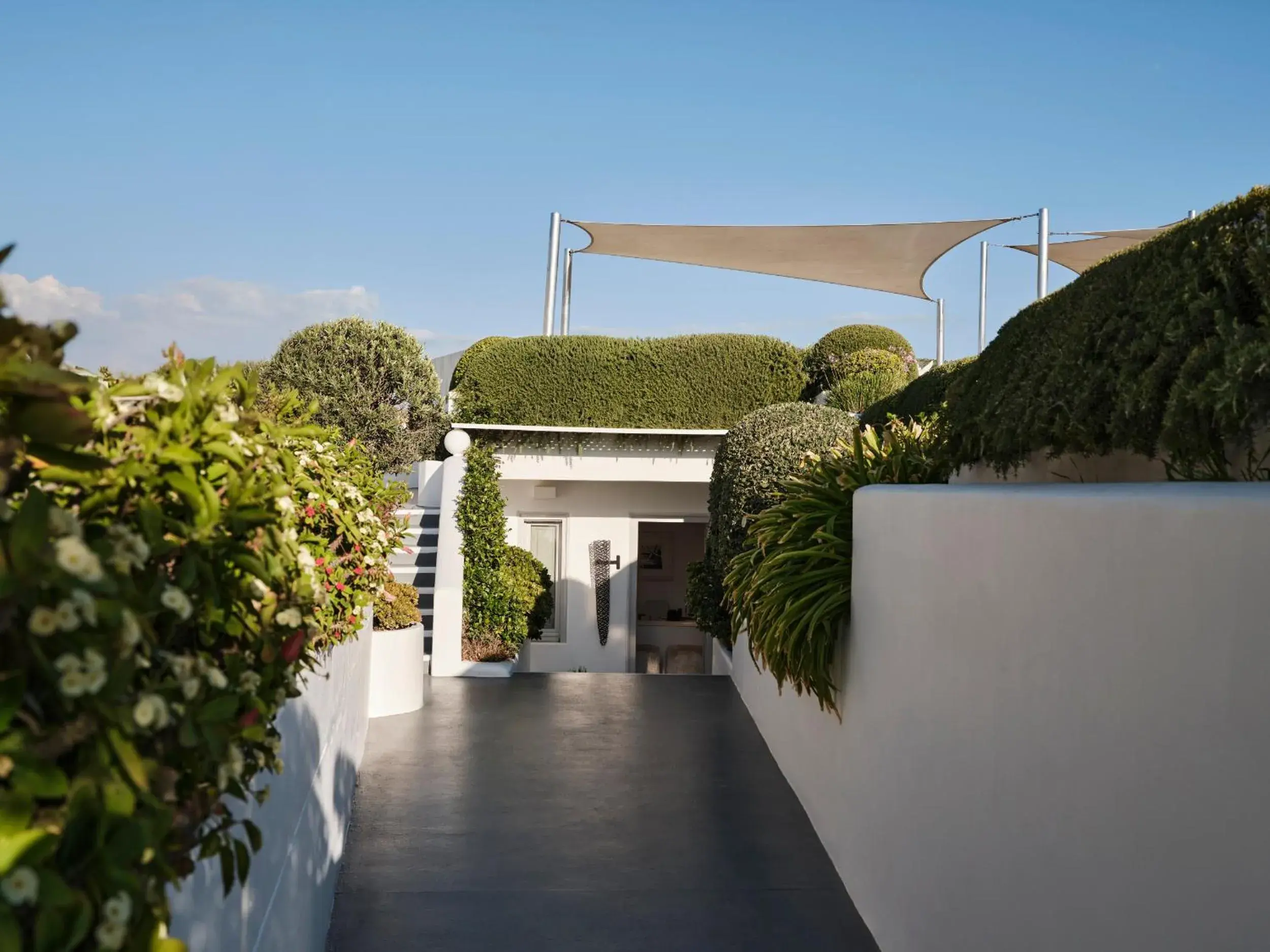 Facade/entrance in Canaves Sunday Facade/entrance in Canaves Sunday