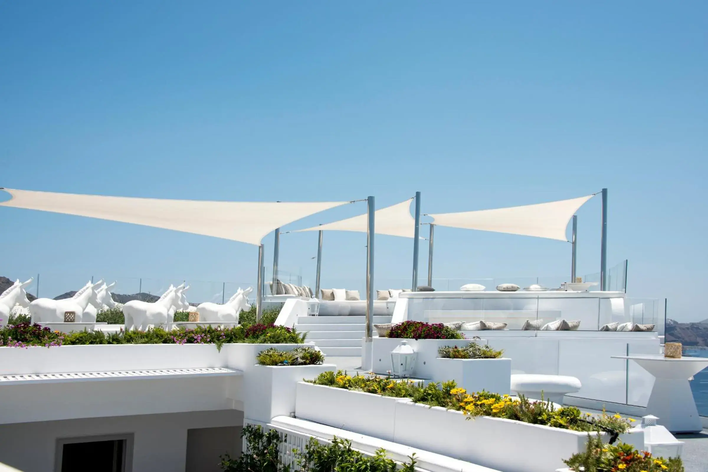 Property building in Canaves Sunday Property building in Canaves Sunday