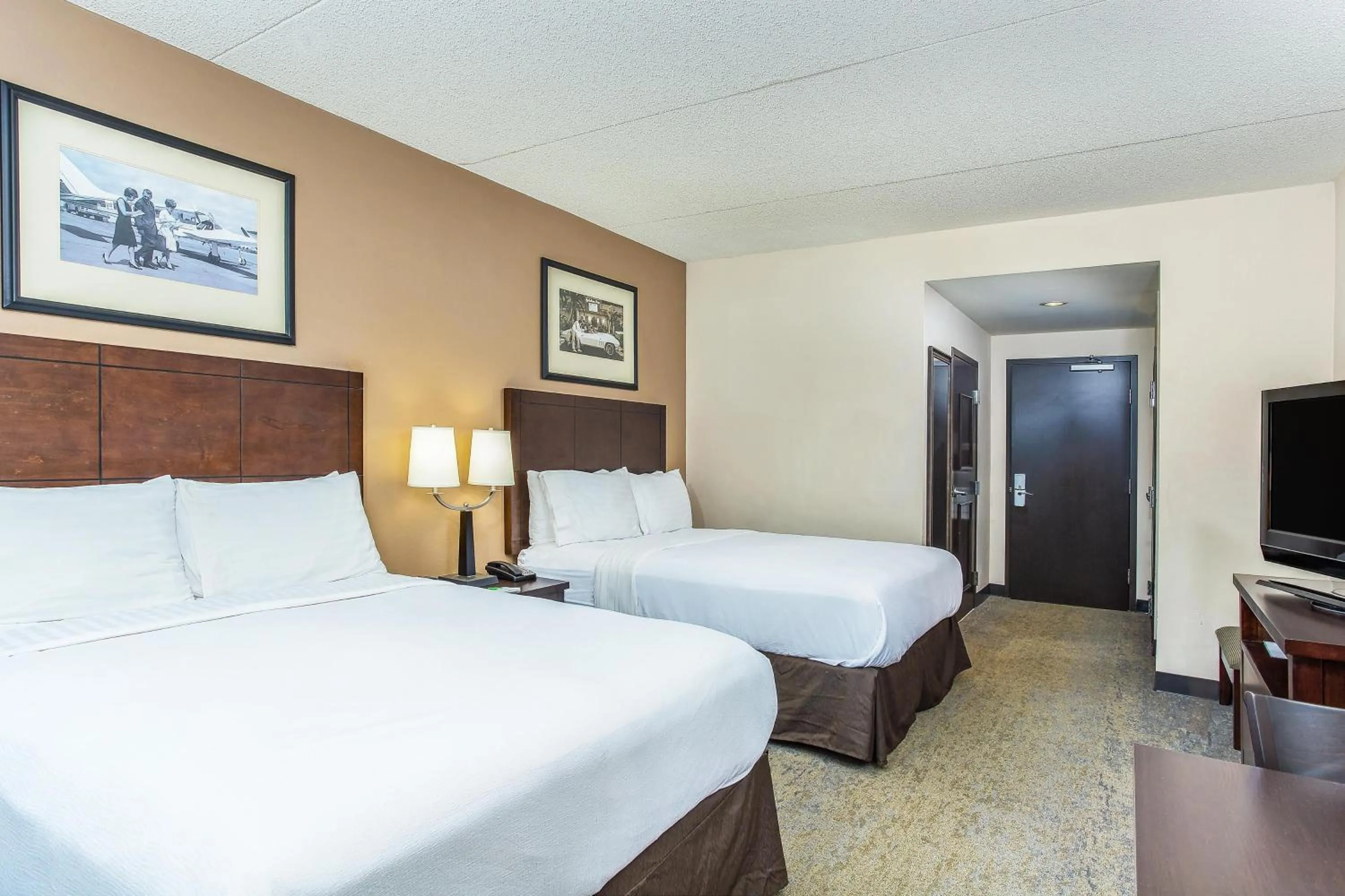 Bed in Holiday Inn Louisville Airport - Fair/Expo by IHG
