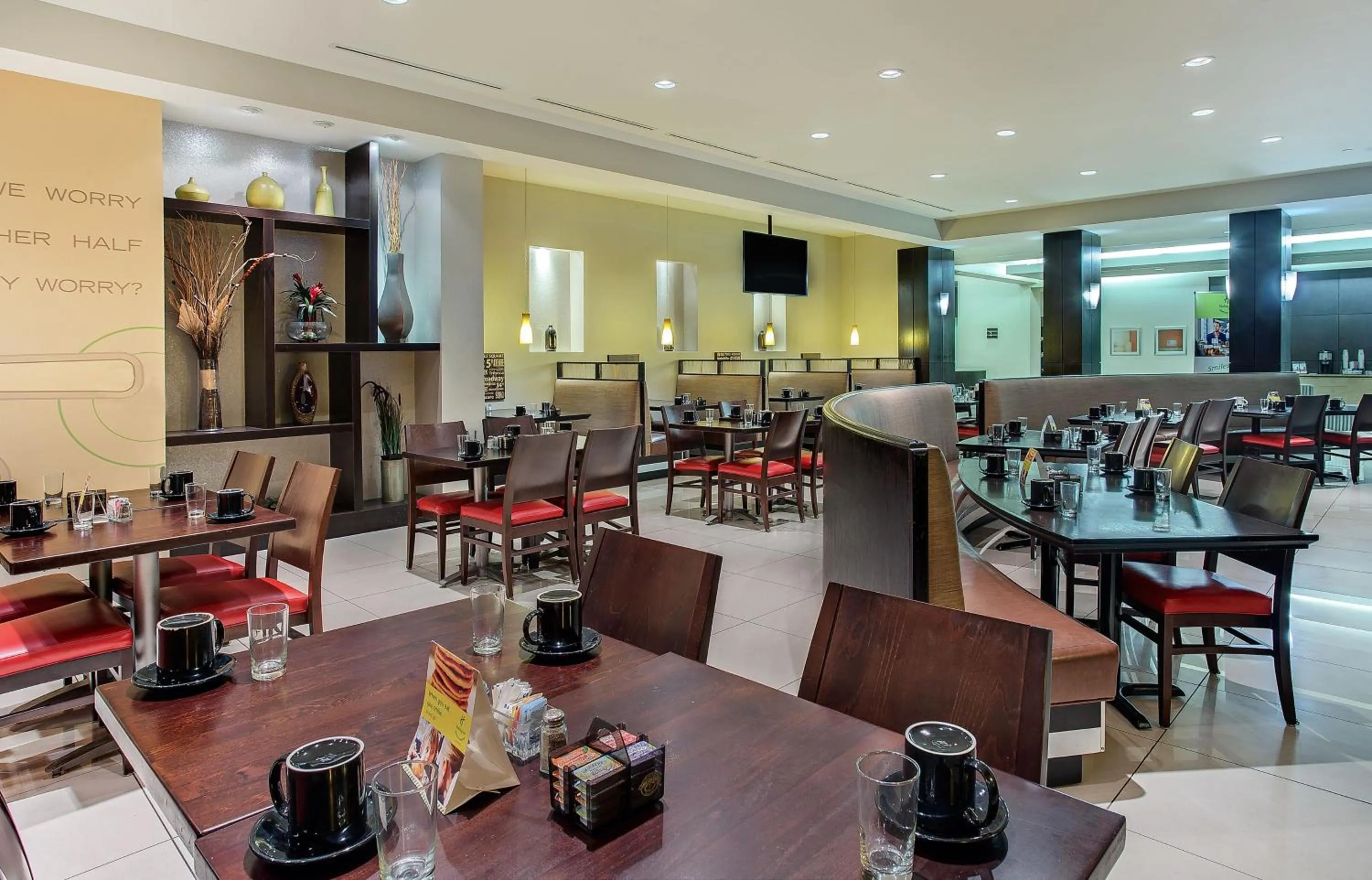 Restaurant/places to eat in Holiday Inn Louisville Airport - Fair/Expo by IHG