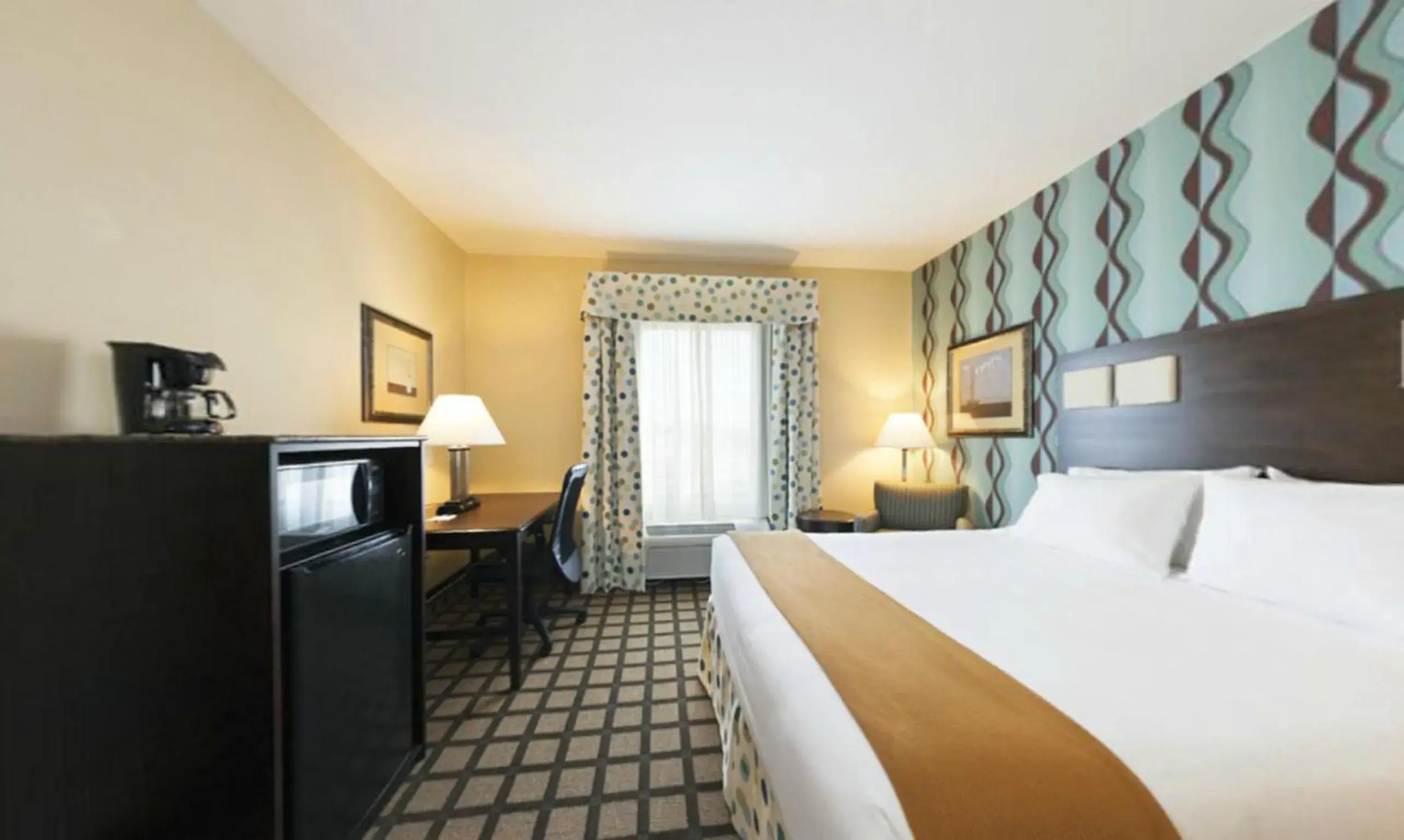 Photo of the whole room, Bed in Holiday Inn Express & Suites Atlanta Southwest-Fairburn Photo of the whole room, Bed in Holiday Inn Express & Suites Atlanta Southwest-Fairburn