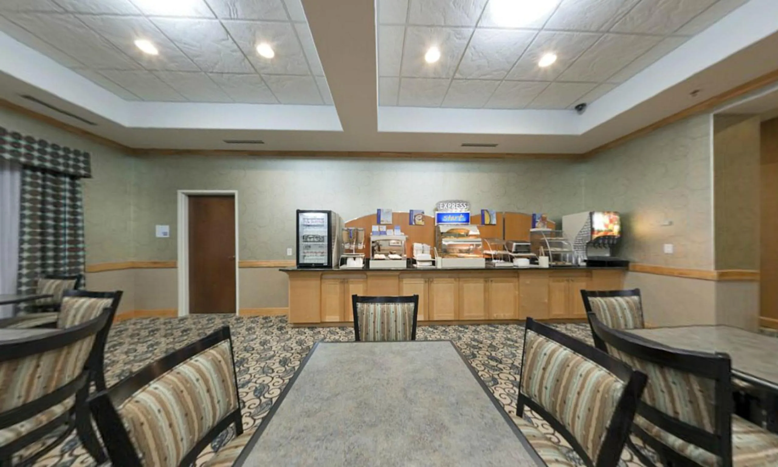 Buffet breakfast in Holiday Inn Express & Suites Atlanta Southwest-Fairburn