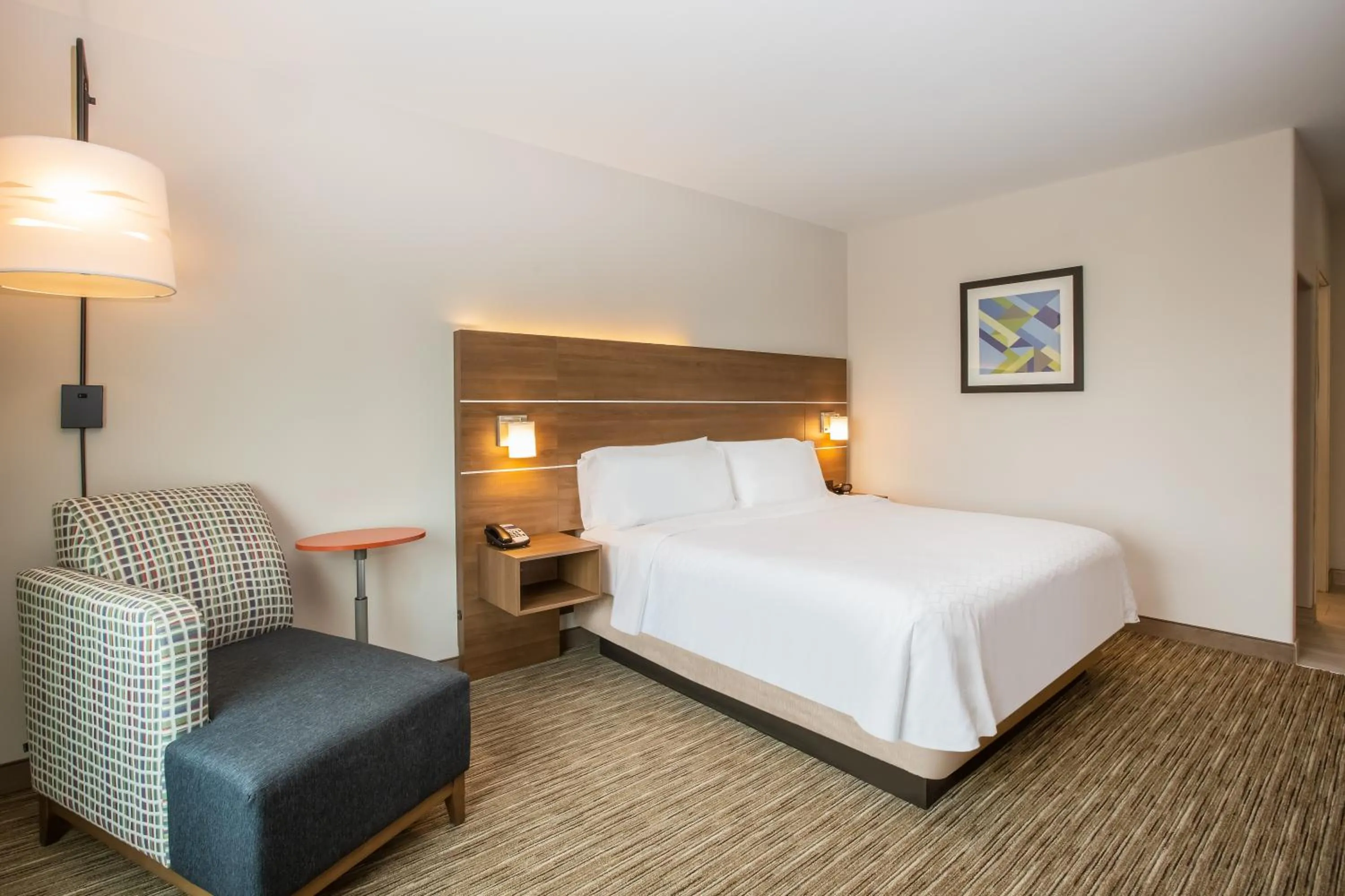 Bed in Holiday Inn Express & Suites Atlanta Southwest-Fairburn
