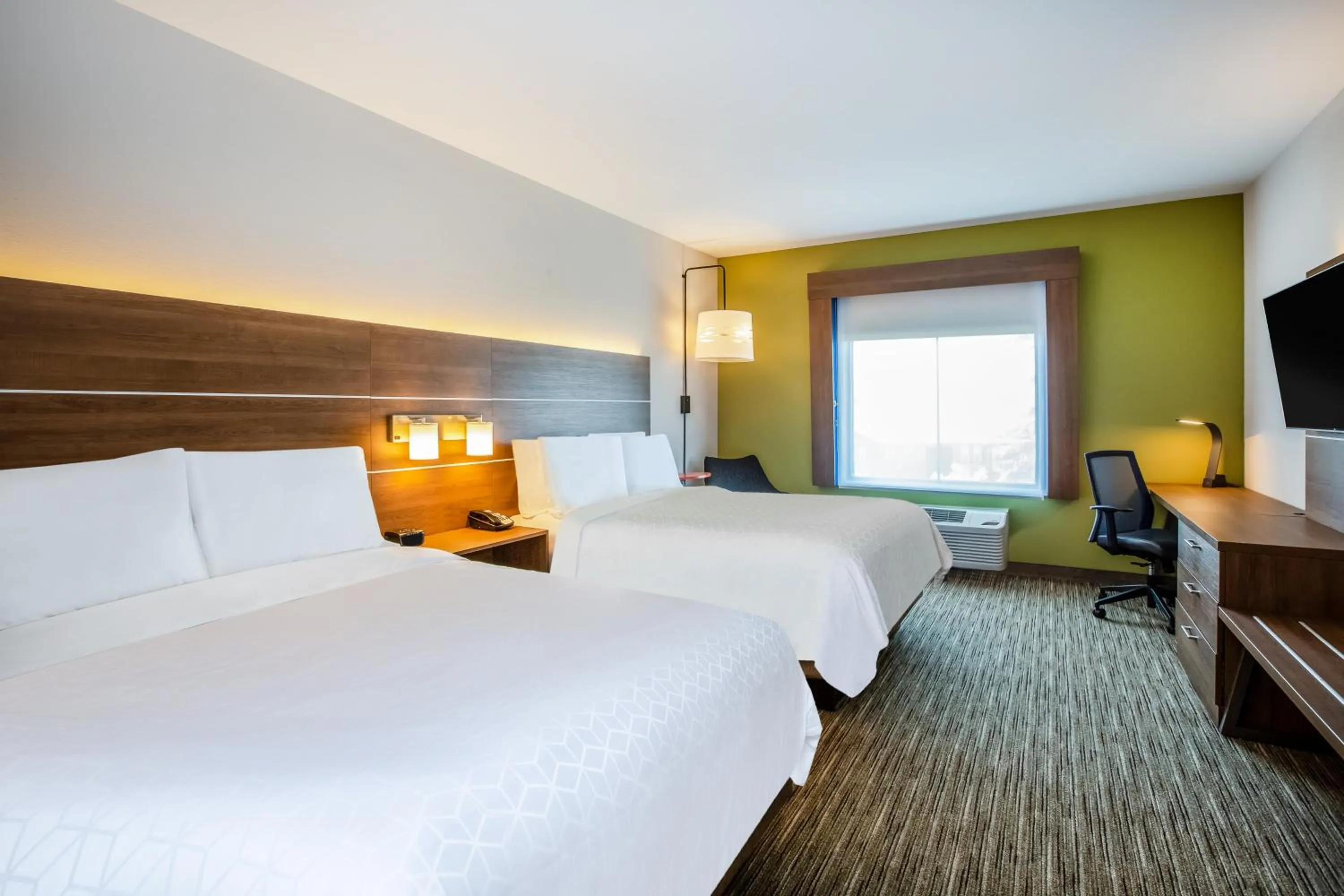 Photo of the whole room, Bed in Holiday Inn Express & Suites Atlanta Southwest-Fairburn