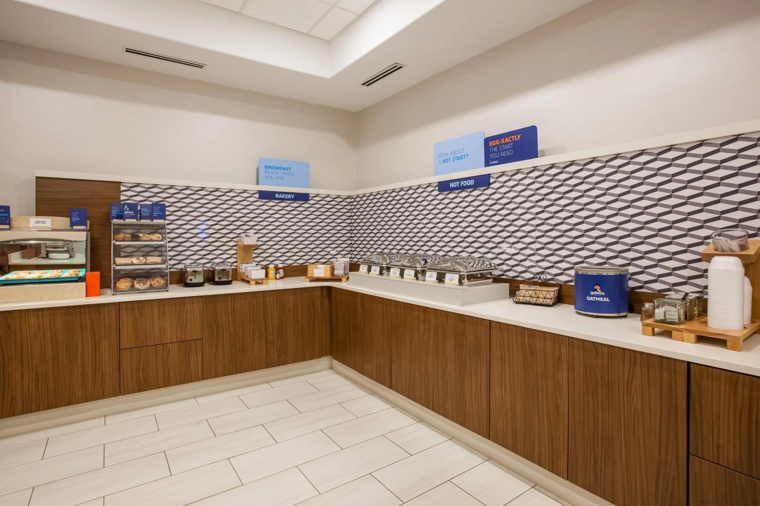 Breakfast in Holiday Inn Express & Suites Atlanta Southwest-Fairburn