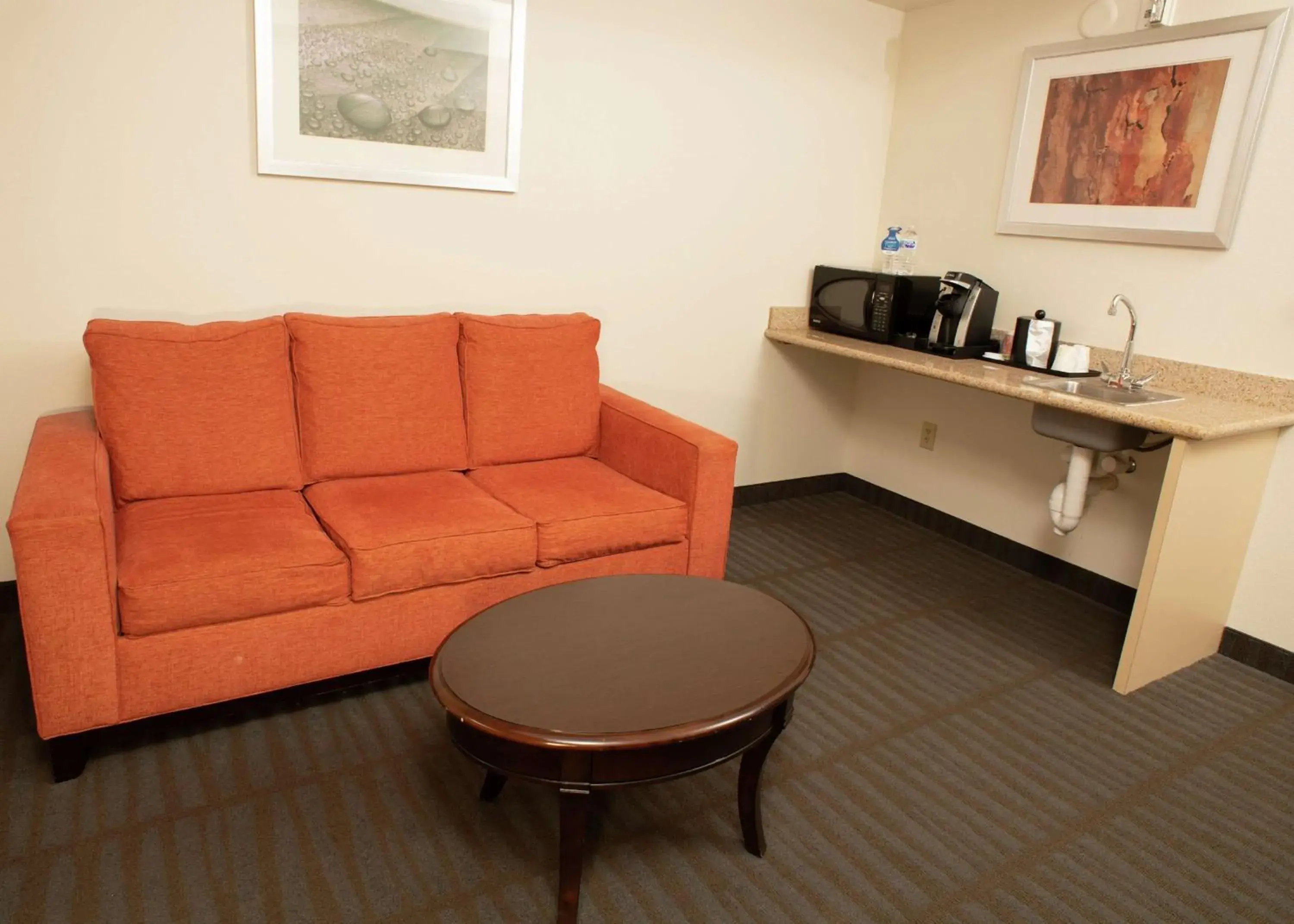 Living room in Hilton Garden Inn Springfield, IL Living room in Hilton Garden Inn Springfield, IL