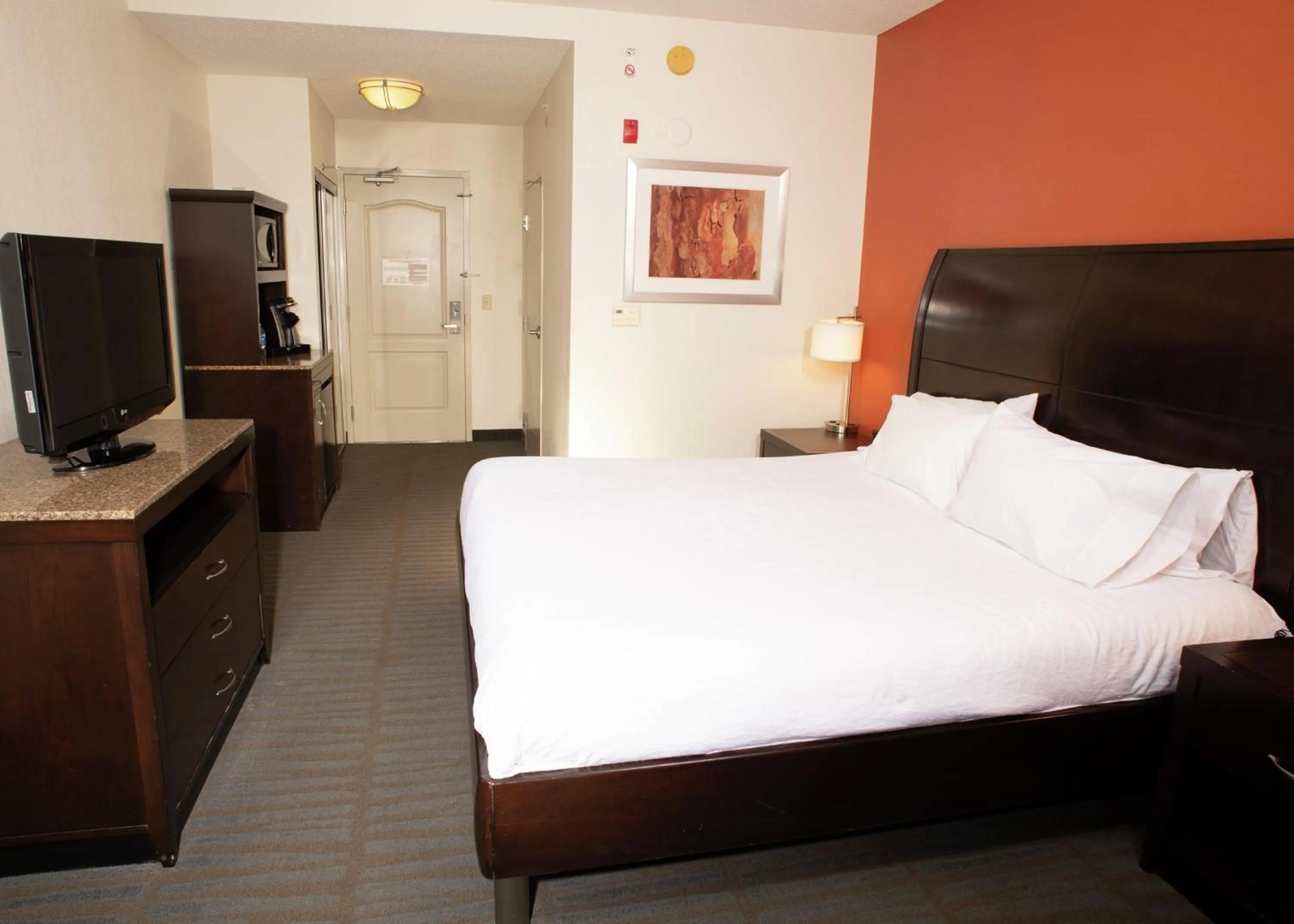 Bed in Hilton Garden Inn Springfield, IL