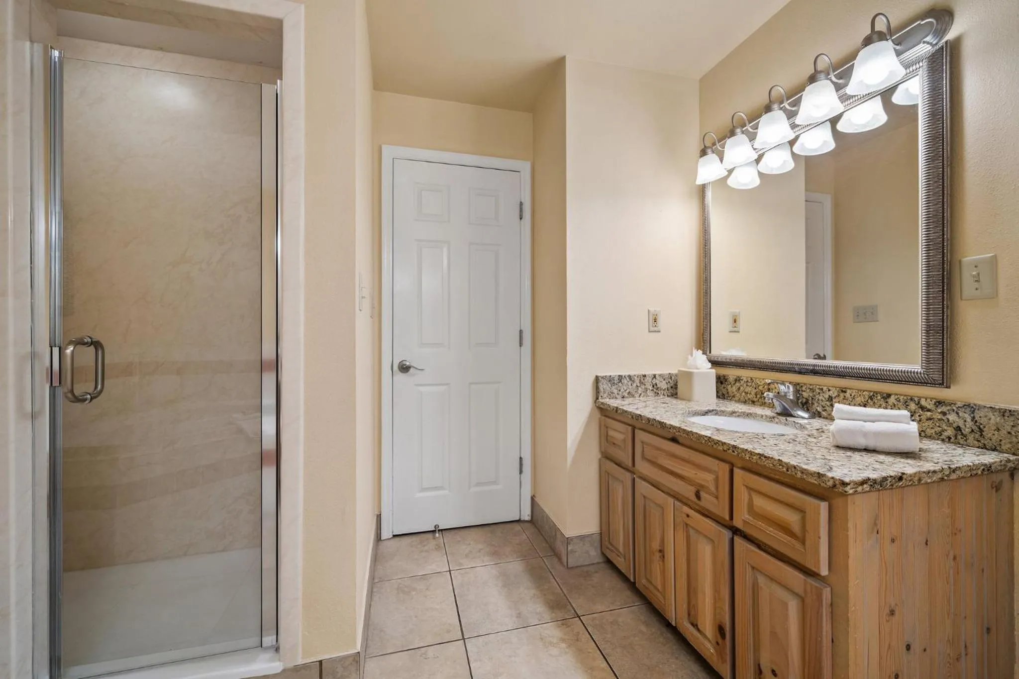 Photo of the whole room in Holiday Inn & Suites Clearwater Beach S-Harbourside