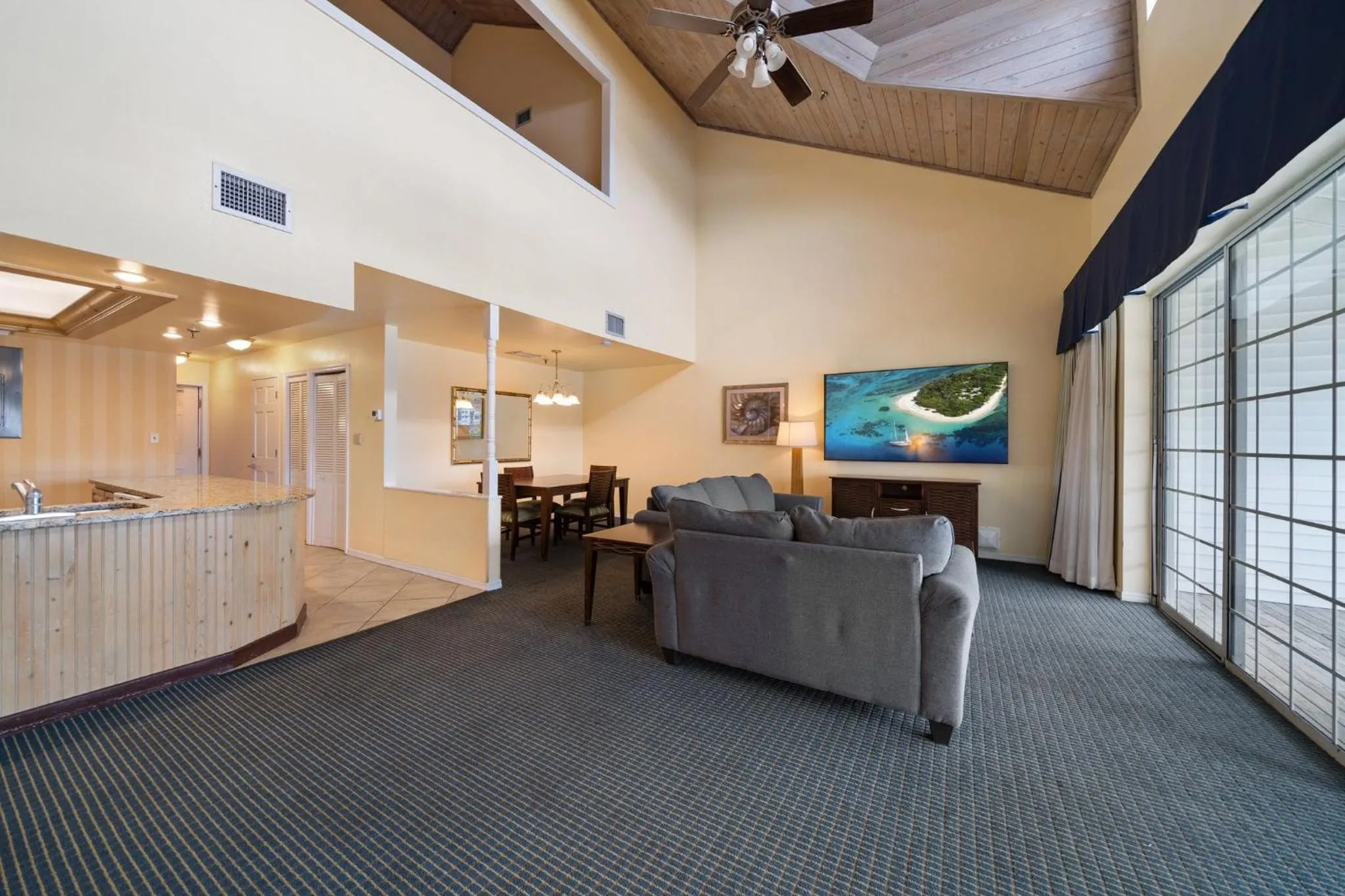 Photo of the whole room in Holiday Inn & Suites Clearwater Beach S-Harbourside