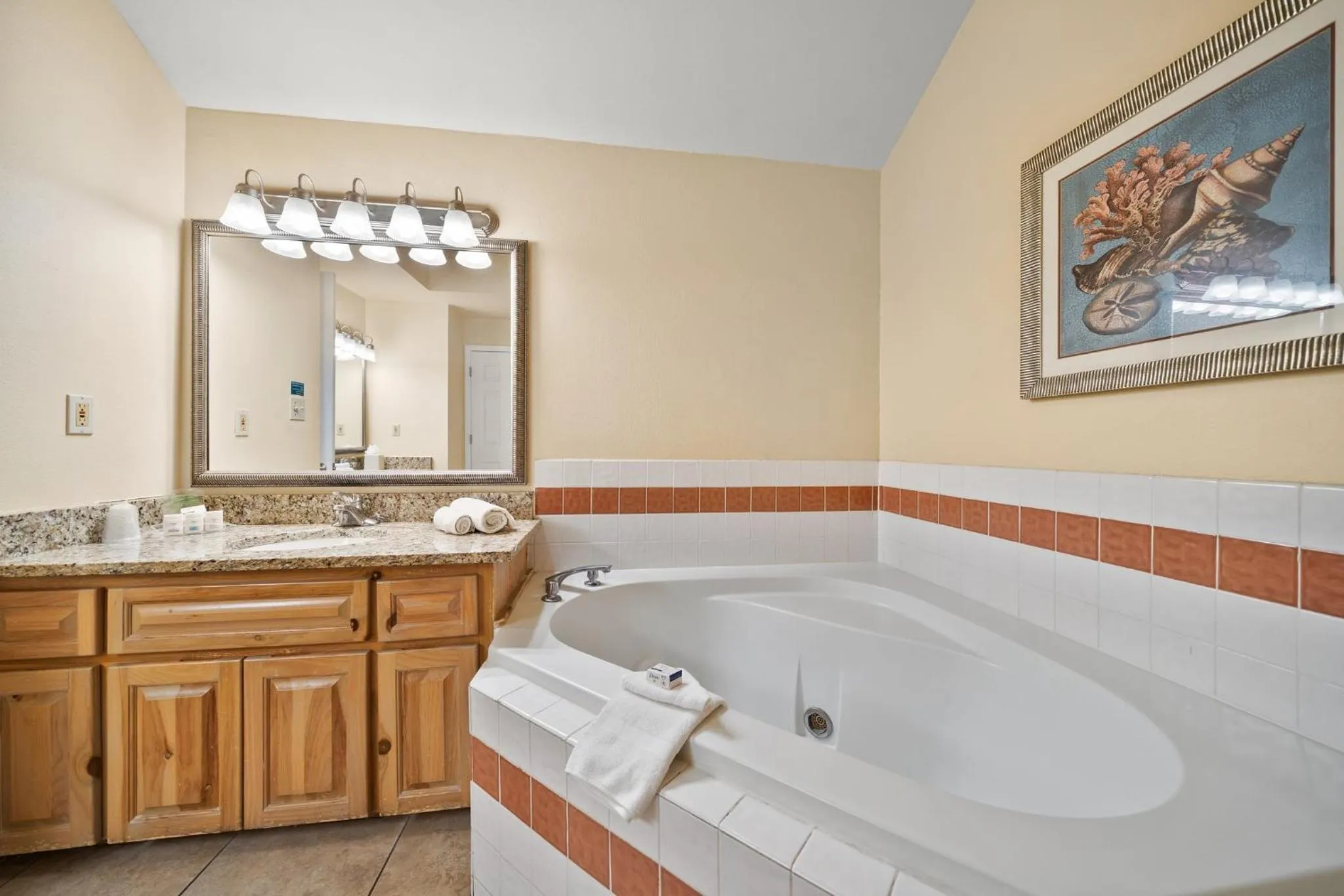 Photo of the whole room in Holiday Inn & Suites Clearwater Beach S-Harbourside