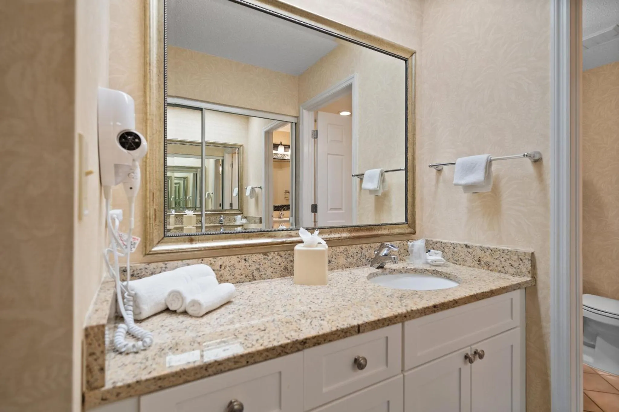 Photo of the whole room in Holiday Inn & Suites Clearwater Beach S-Harbourside