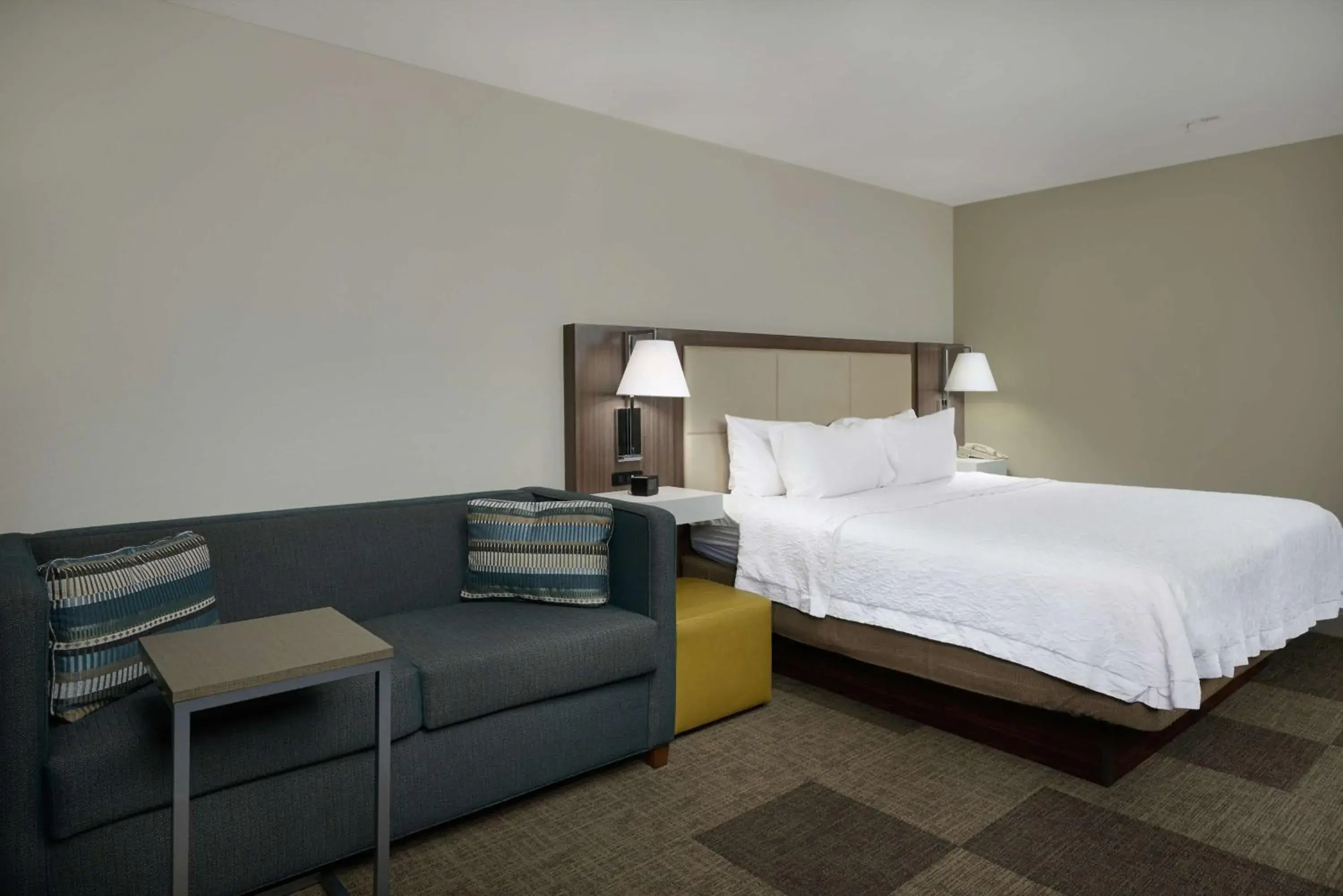 King Room with Sofa Bed and Study - Non-Smoking in Hampton Inn & Suites Rogers King Room with Sofa Bed and Study - Non-Smoking in Hampton Inn & Suites Rogers