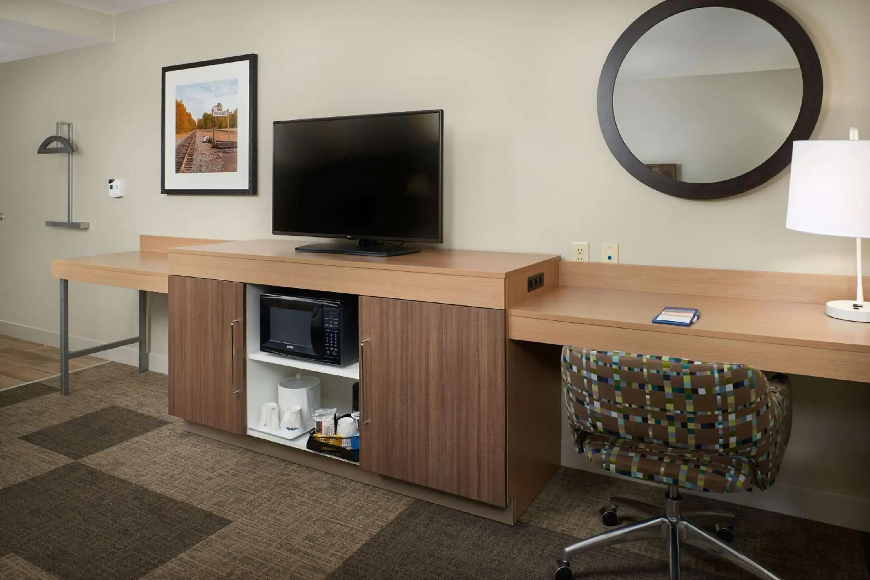 King Room with King Bed - Non-Smoking in Hampton Inn & Suites Rogers King Room with King Bed - Non-Smoking in Hampton Inn & Suites Rogers