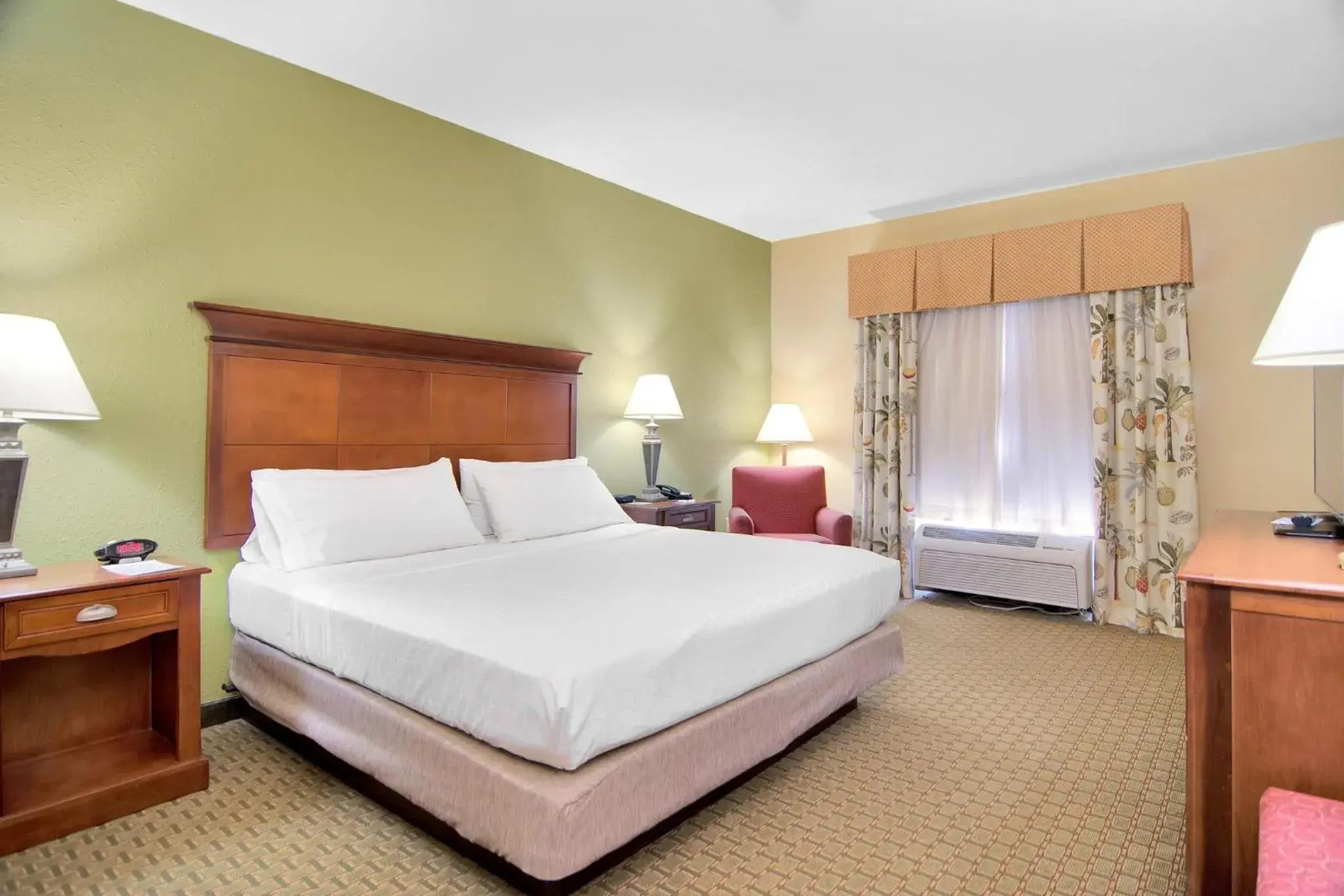 Photo of the whole room, Bed in Holiday Inn Express Hotel & Suites DFW West - Hurst by IHG Photo of the whole room, Bed in Holiday Inn Express Hotel & Suites DFW West - Hurst by IHG