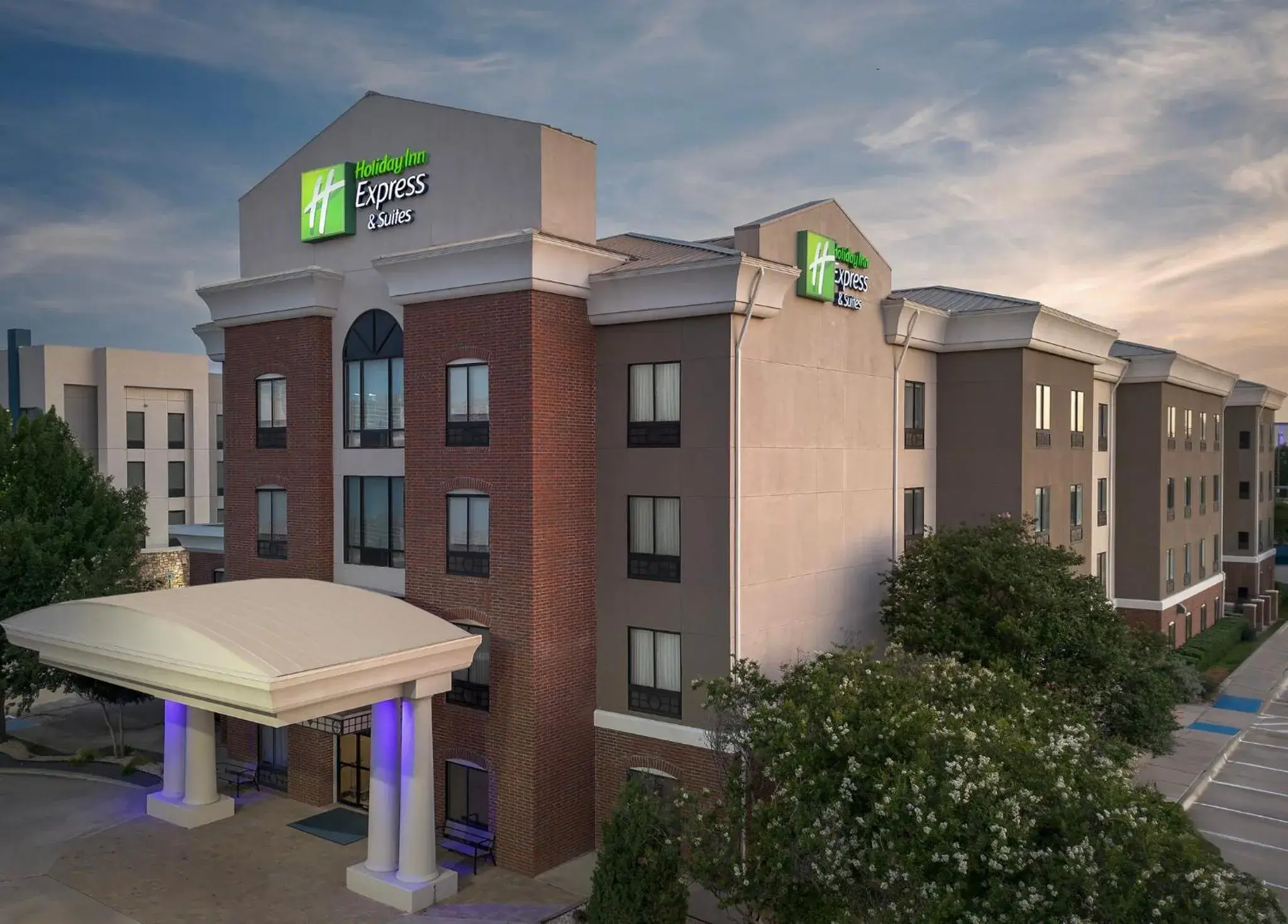 Property building in Holiday Inn Express Hotel & Suites DFW West - Hurst by IHG Property building in Holiday Inn Express Hotel & Suites DFW West - Hurst by IHG