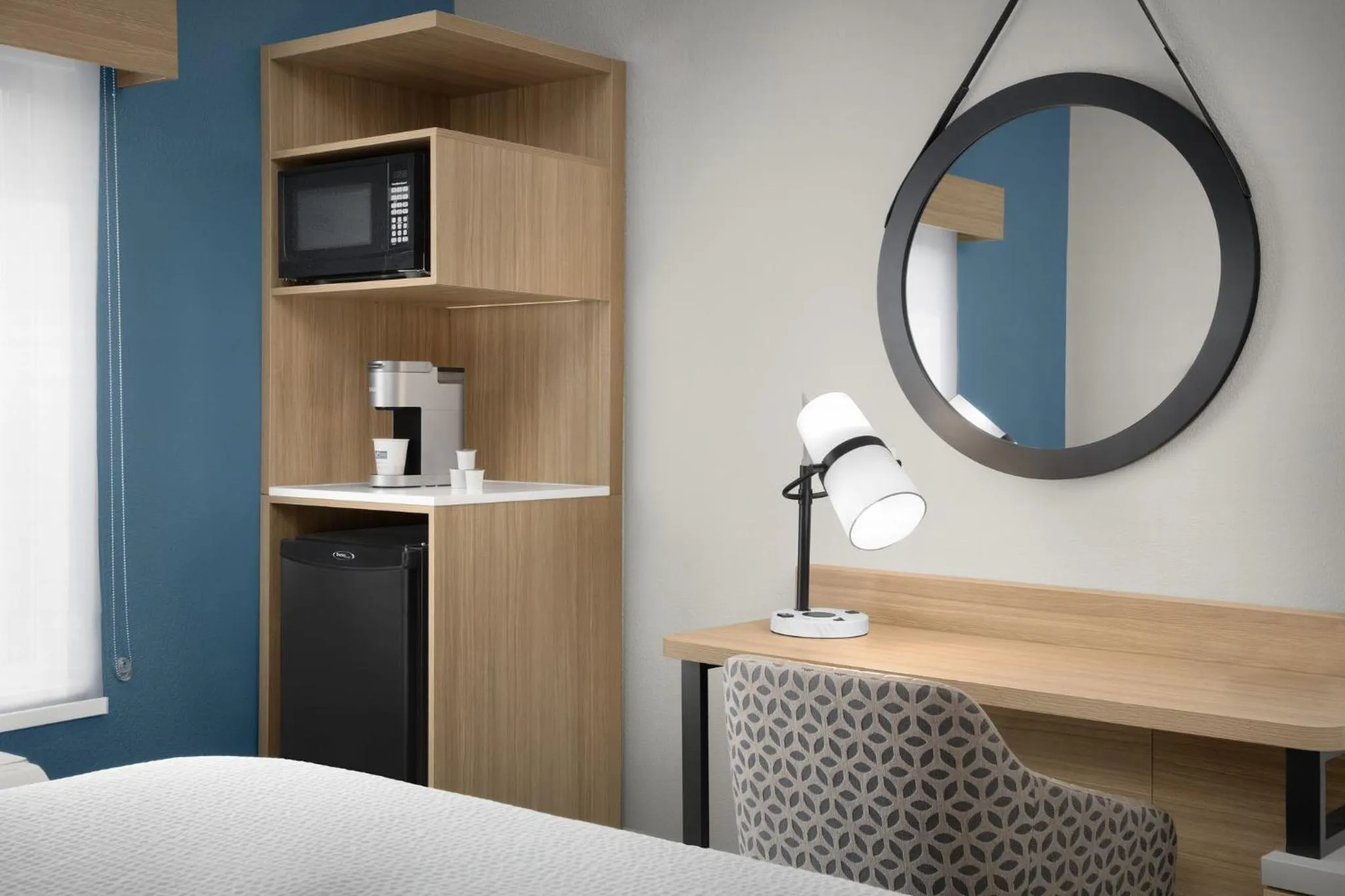 Photo of the whole room, Bed in Holiday Inn Express Hotel & Suites DFW West - Hurst by IHG