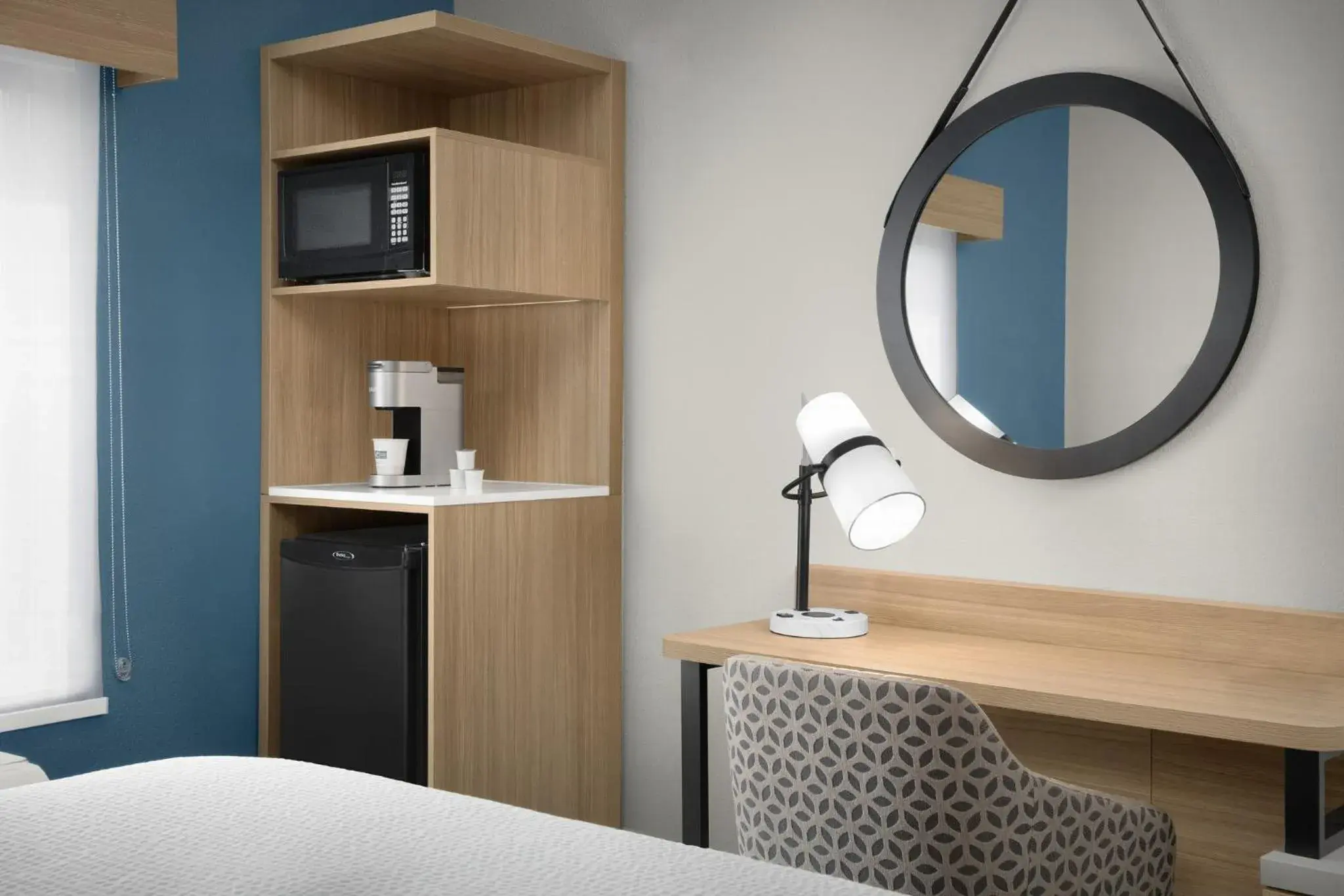 Standard Room in Holiday Inn Express Hotel & Suites DFW West - Hurst by IHG Standard Room in Holiday Inn Express Hotel & Suites DFW West - Hurst by IHG