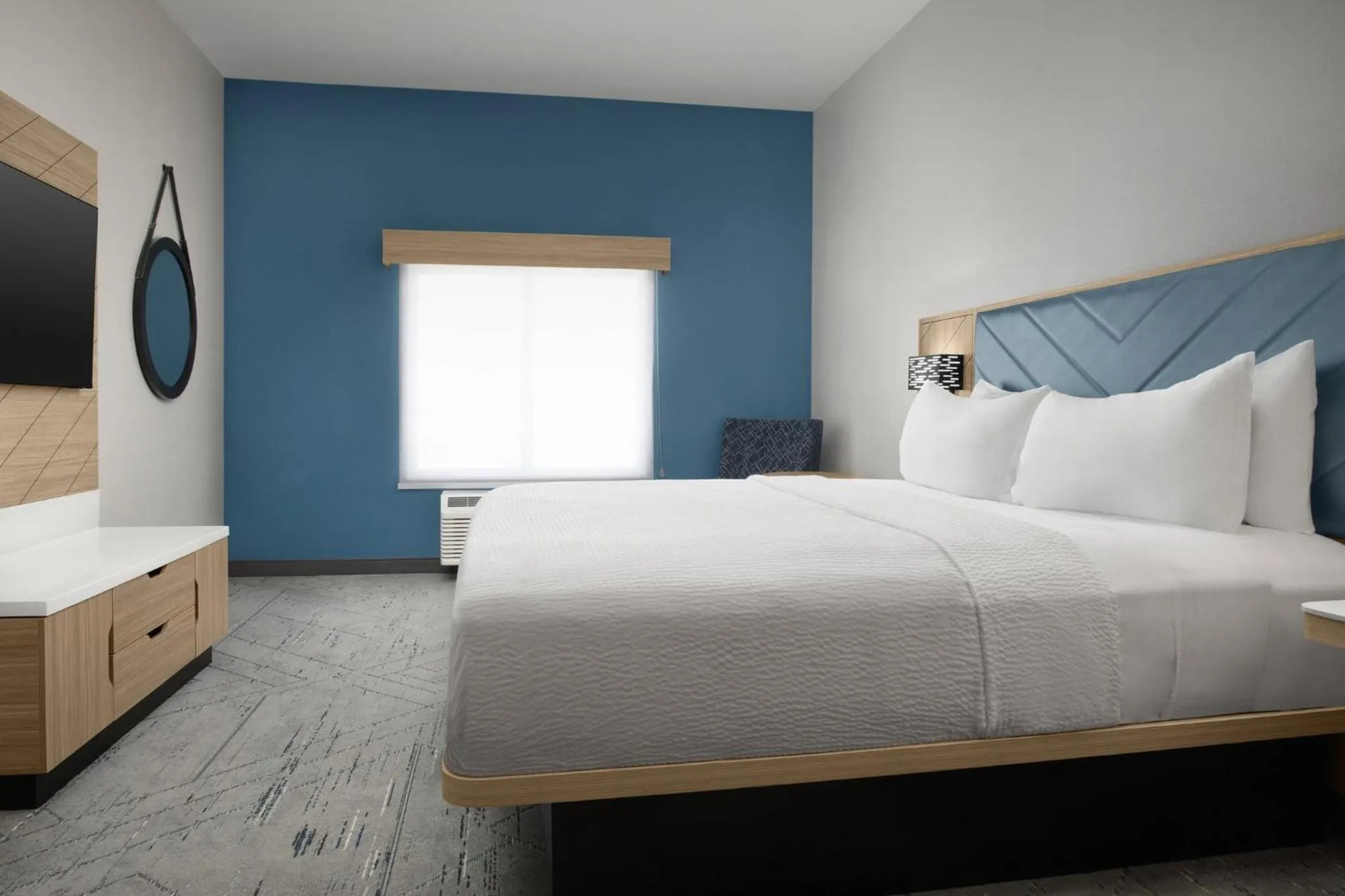 Photo of the whole room, Bed in Holiday Inn Express Hotel & Suites DFW West - Hurst by IHG
