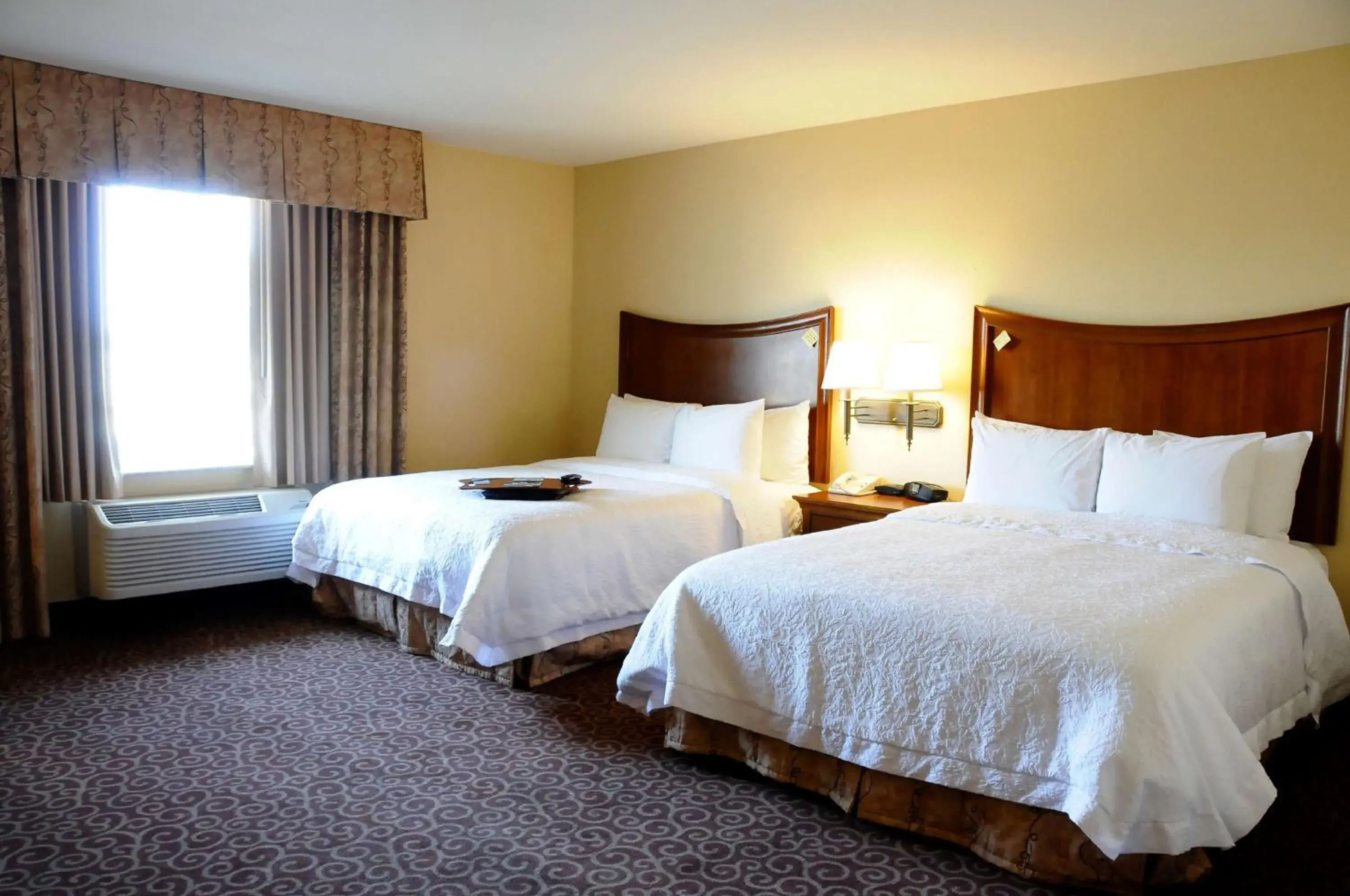 Bed in Hampton Inn & Suites Red Bluff Bed in Hampton Inn & Suites Red Bluff