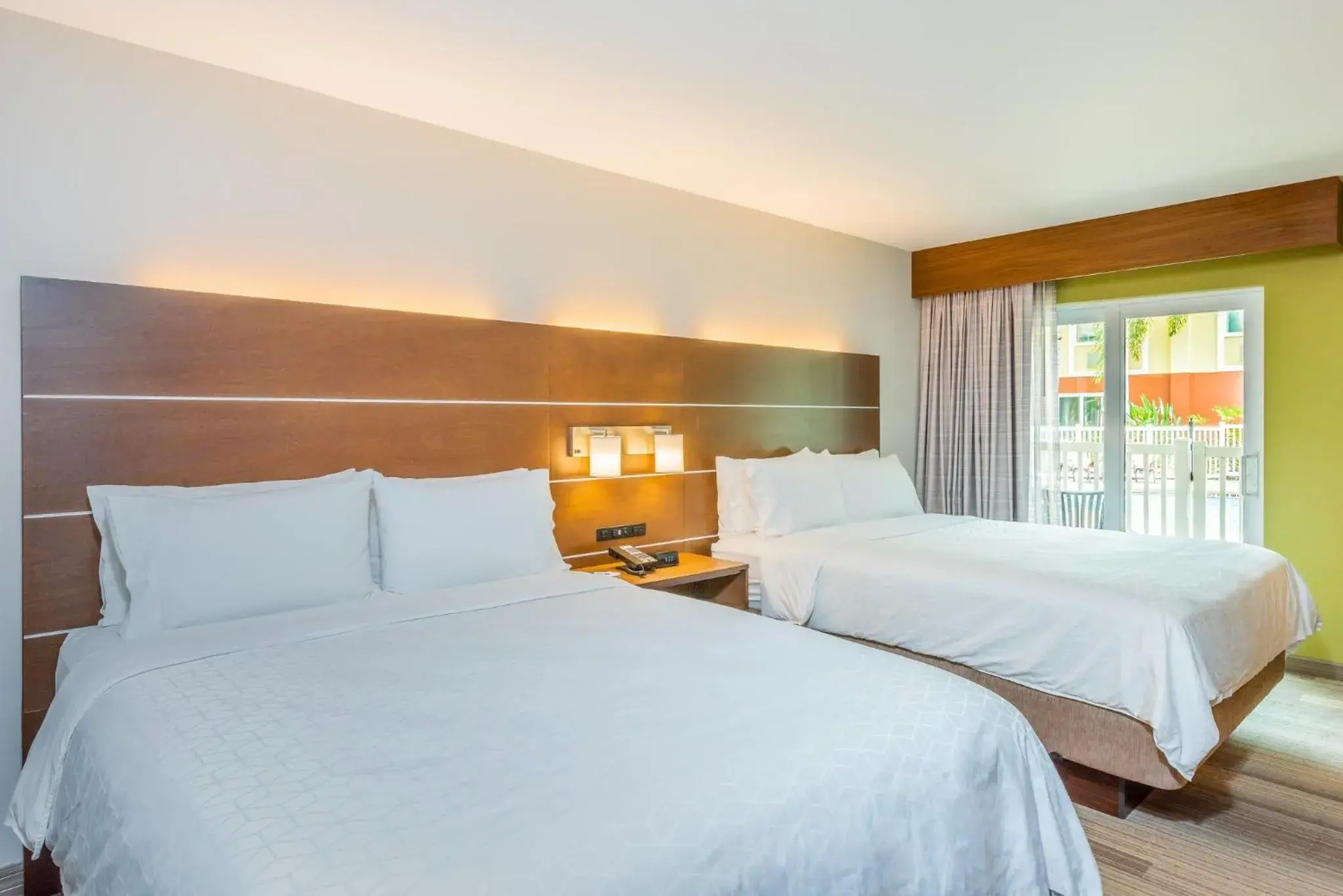 Standard Room in Holiday Inn Express Hotel & Suites Bradenton West by IHG Standard Room in Holiday Inn Express Hotel & Suites Bradenton West by IHG