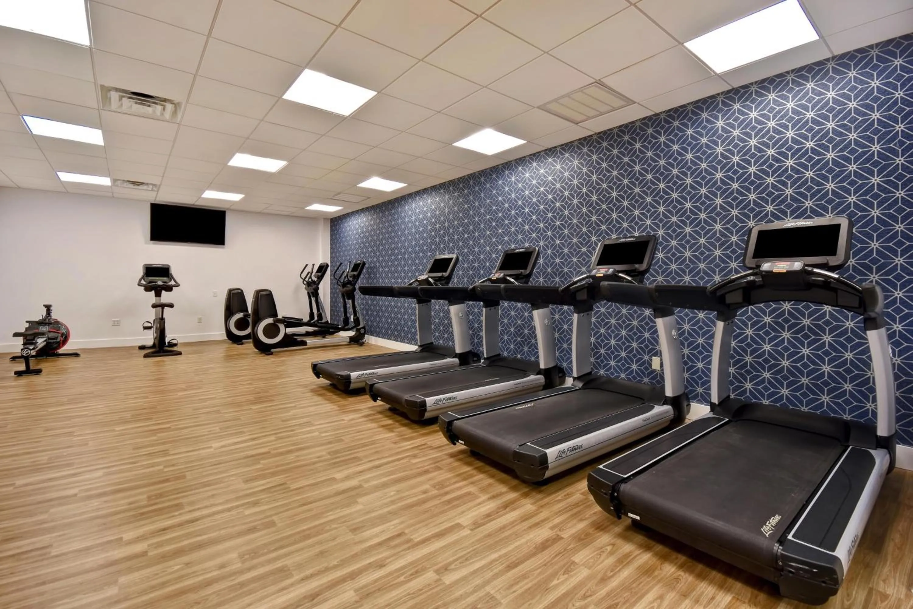 Fitness centre/facilities in Four Points by Sheraton Boston Newton