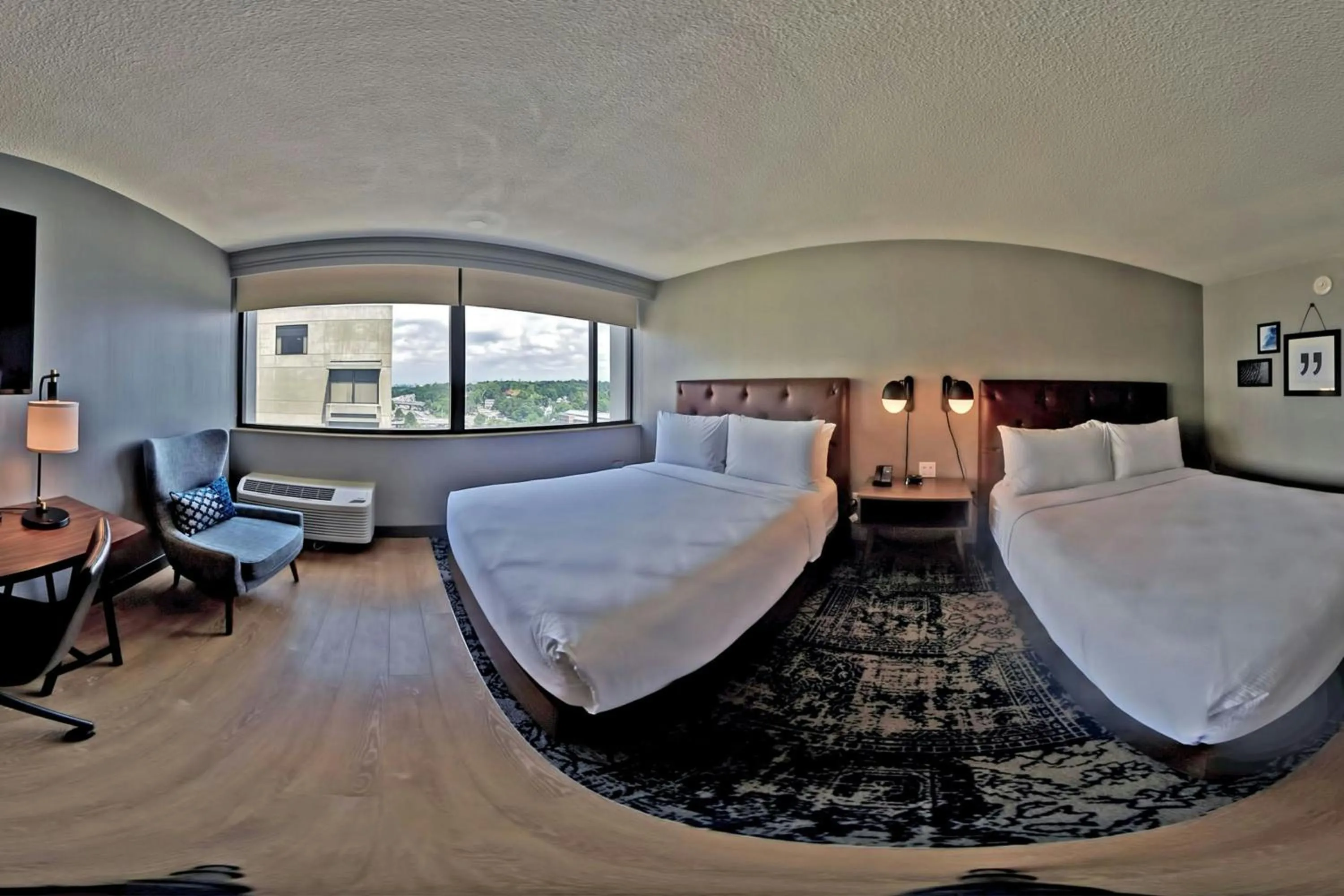 Photo of the whole room, Bed in Four Points by Sheraton Boston Newton