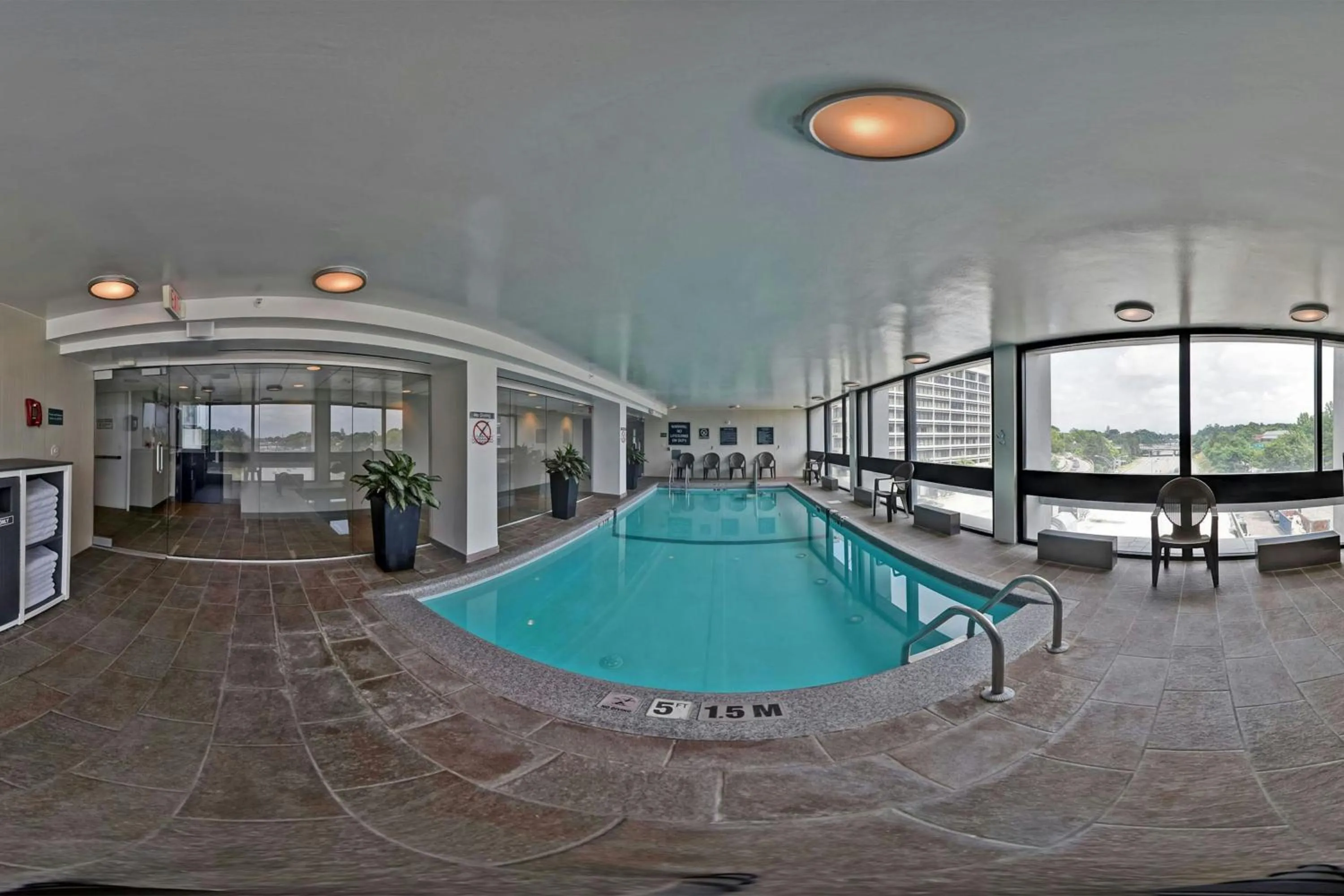 Swimming pool in Four Points by Sheraton Boston Newton