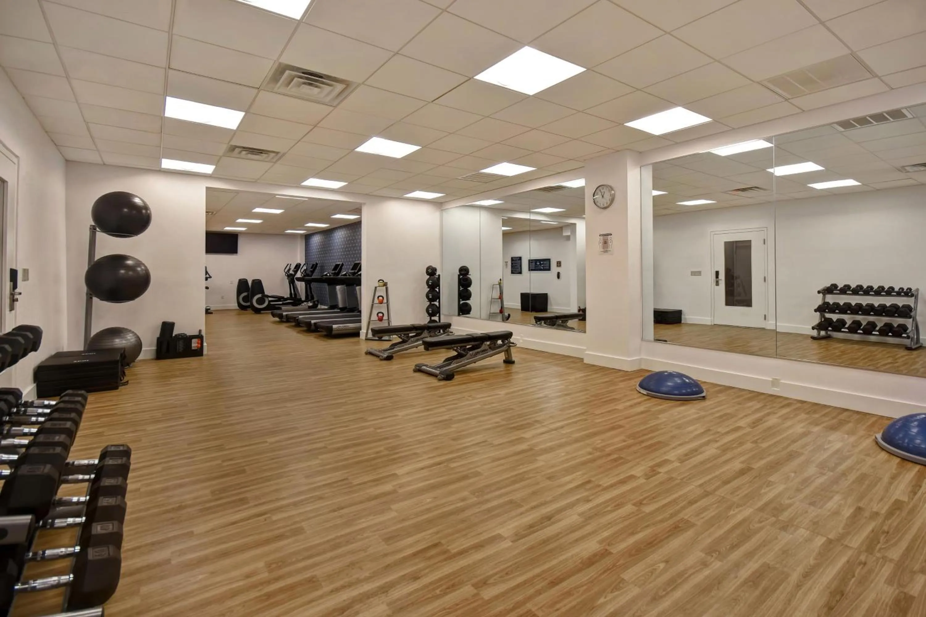 Fitness centre/facilities in Four Points by Sheraton Boston Newton