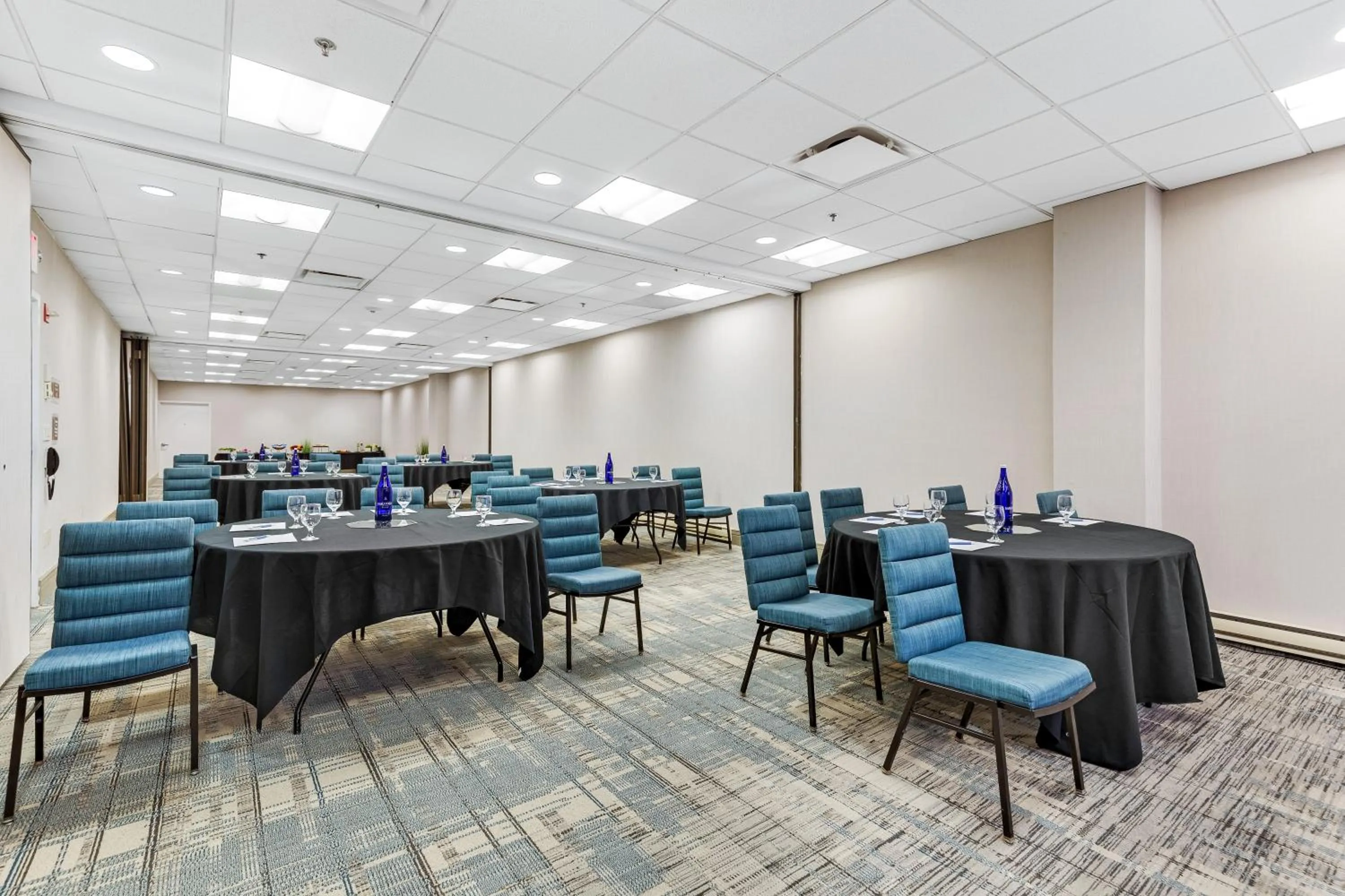 Meeting/conference room in Four Points by Sheraton Boston Newton
