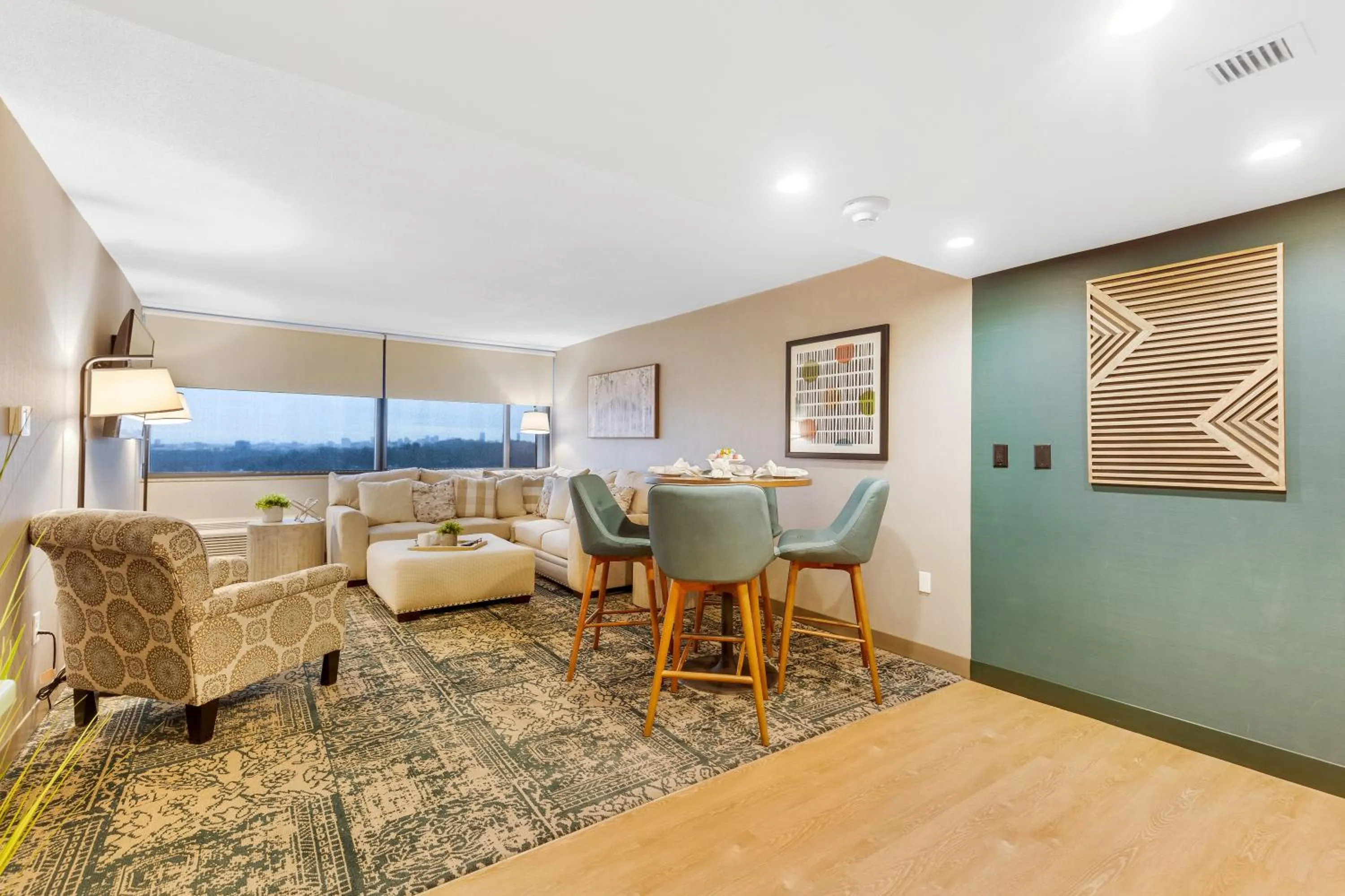 Living room in Four Points by Sheraton Boston Newton