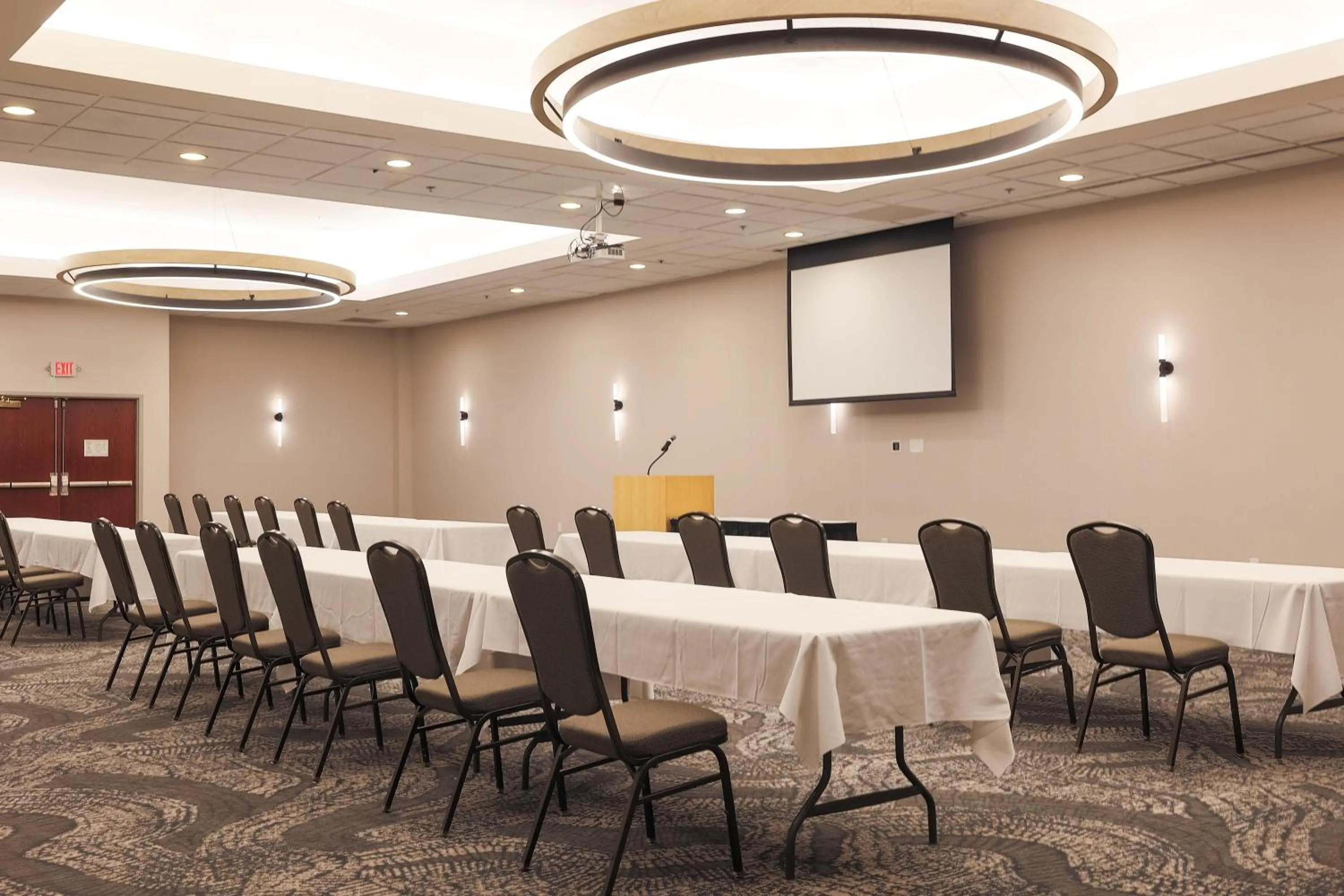 Meeting/conference room in DoubleTree by Hilton Austin, MN