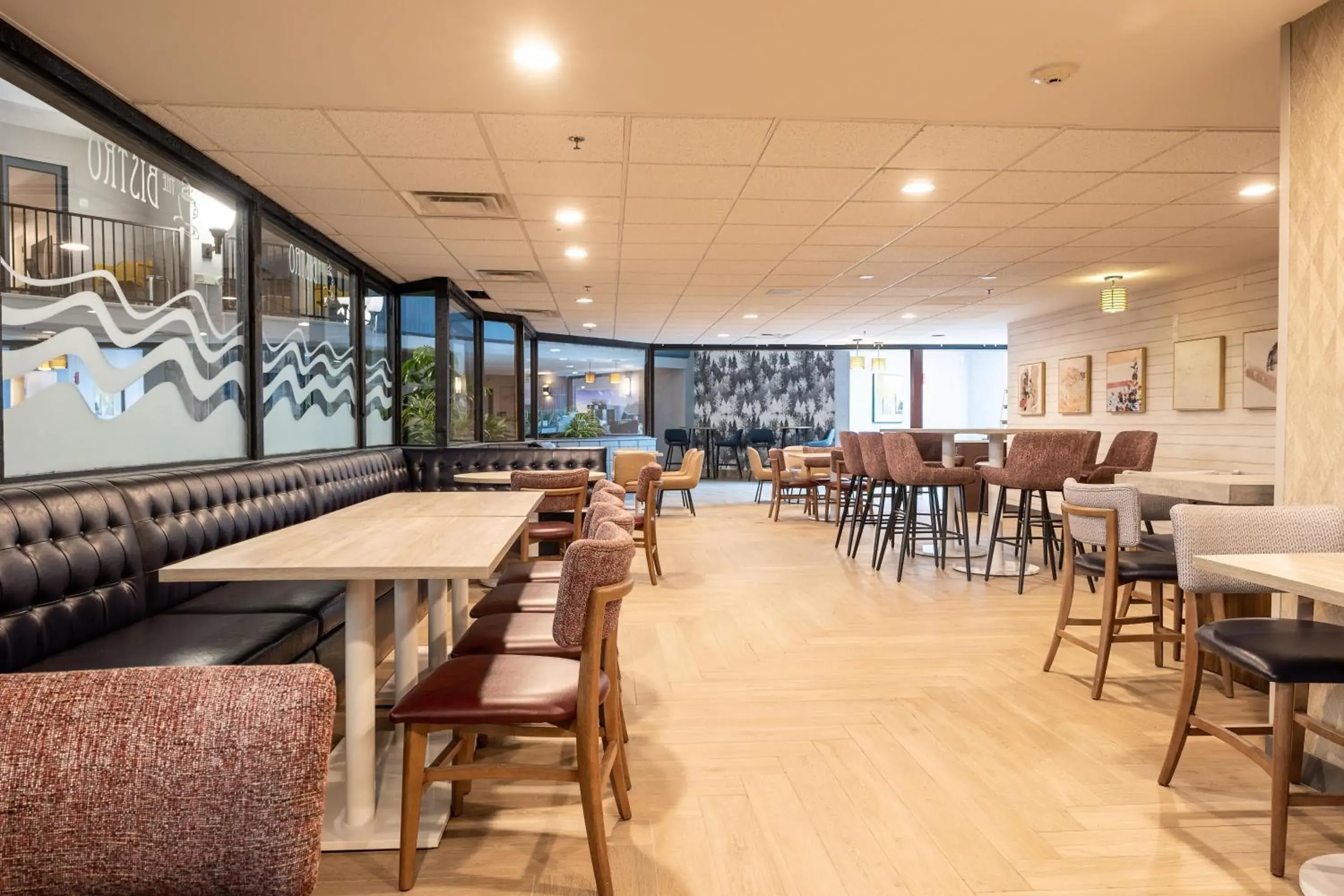 Restaurant/places to eat in DoubleTree by Hilton Austin, MN Restaurant/places to eat in DoubleTree by Hilton Austin, MN