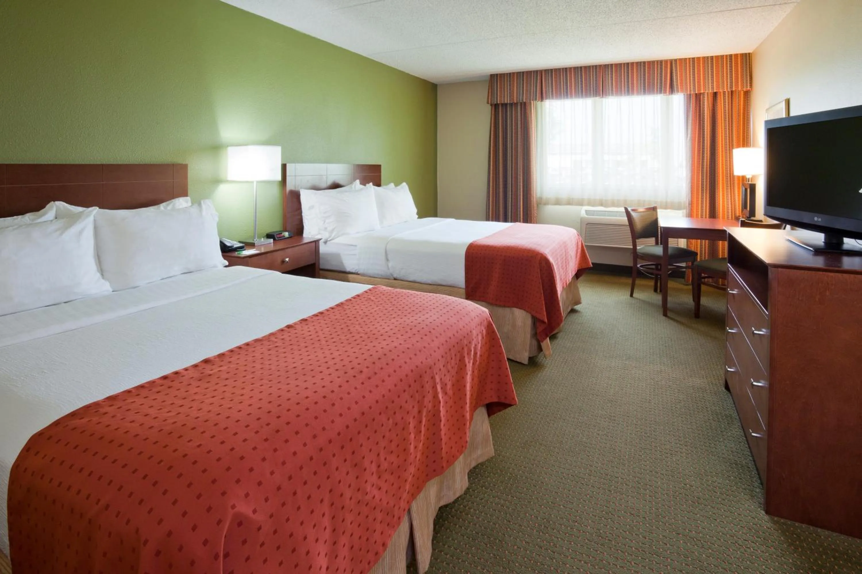 Photo of the whole room, Bed in DoubleTree by Hilton Austin, MN