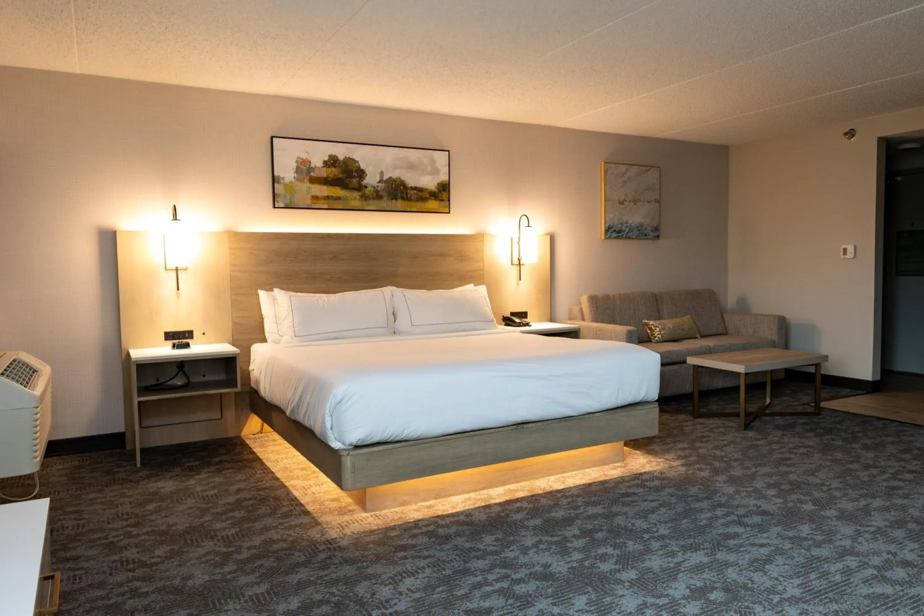 Bed in DoubleTree by Hilton Austin, MN Bed in DoubleTree by Hilton Austin, MN