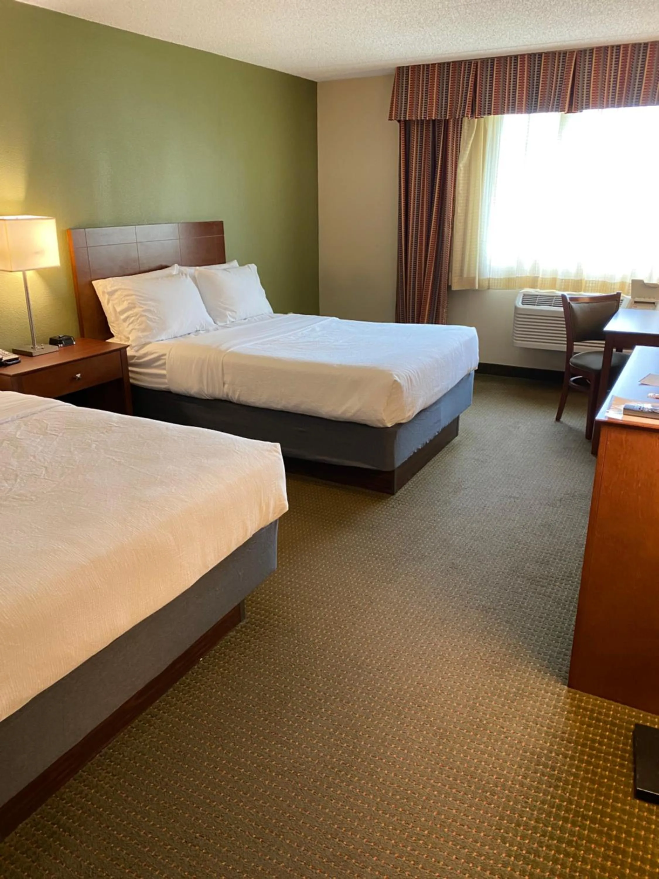 Bed in DoubleTree by Hilton Austin, MN