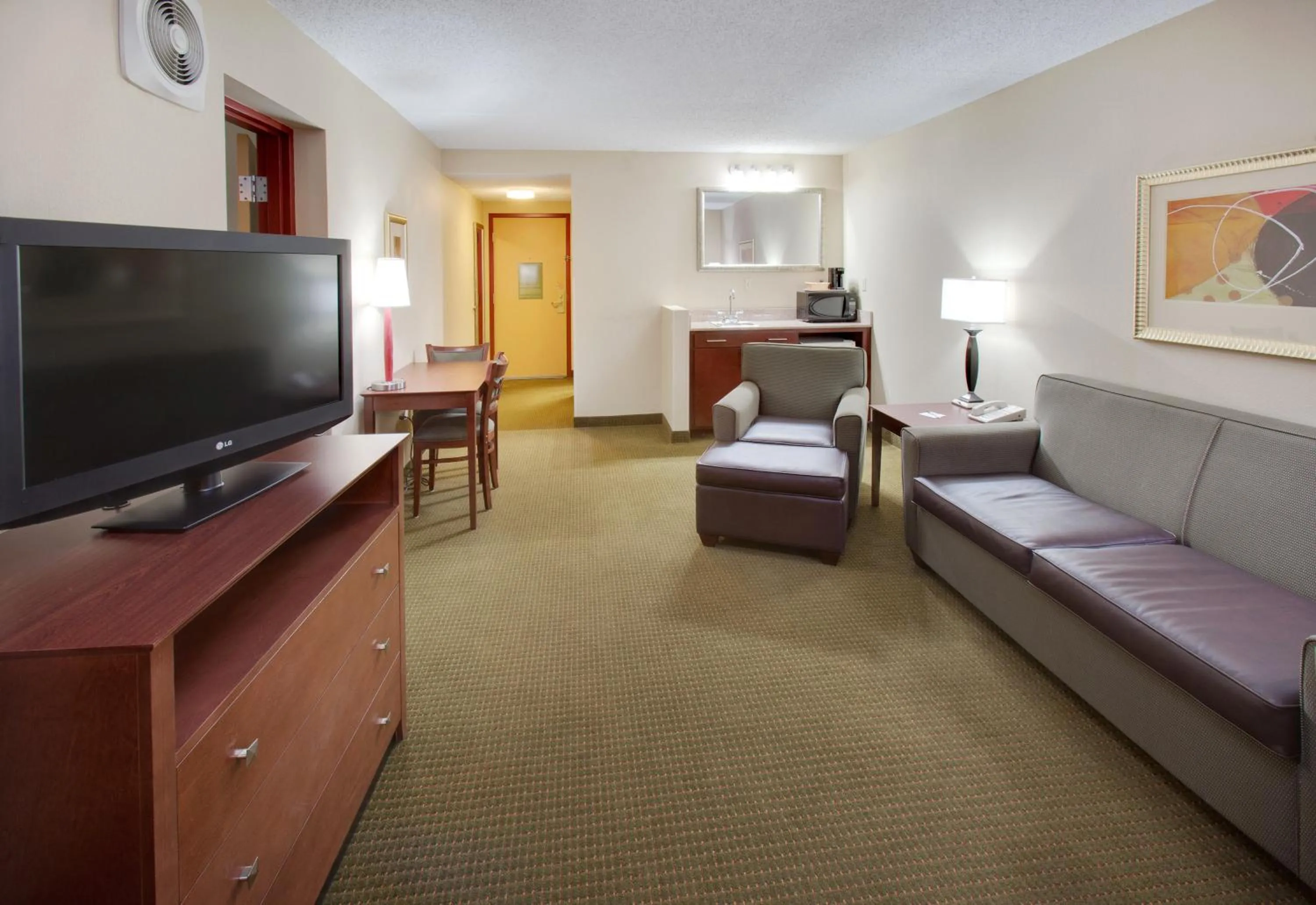 Photo of the whole room in DoubleTree by Hilton Austin, MN
