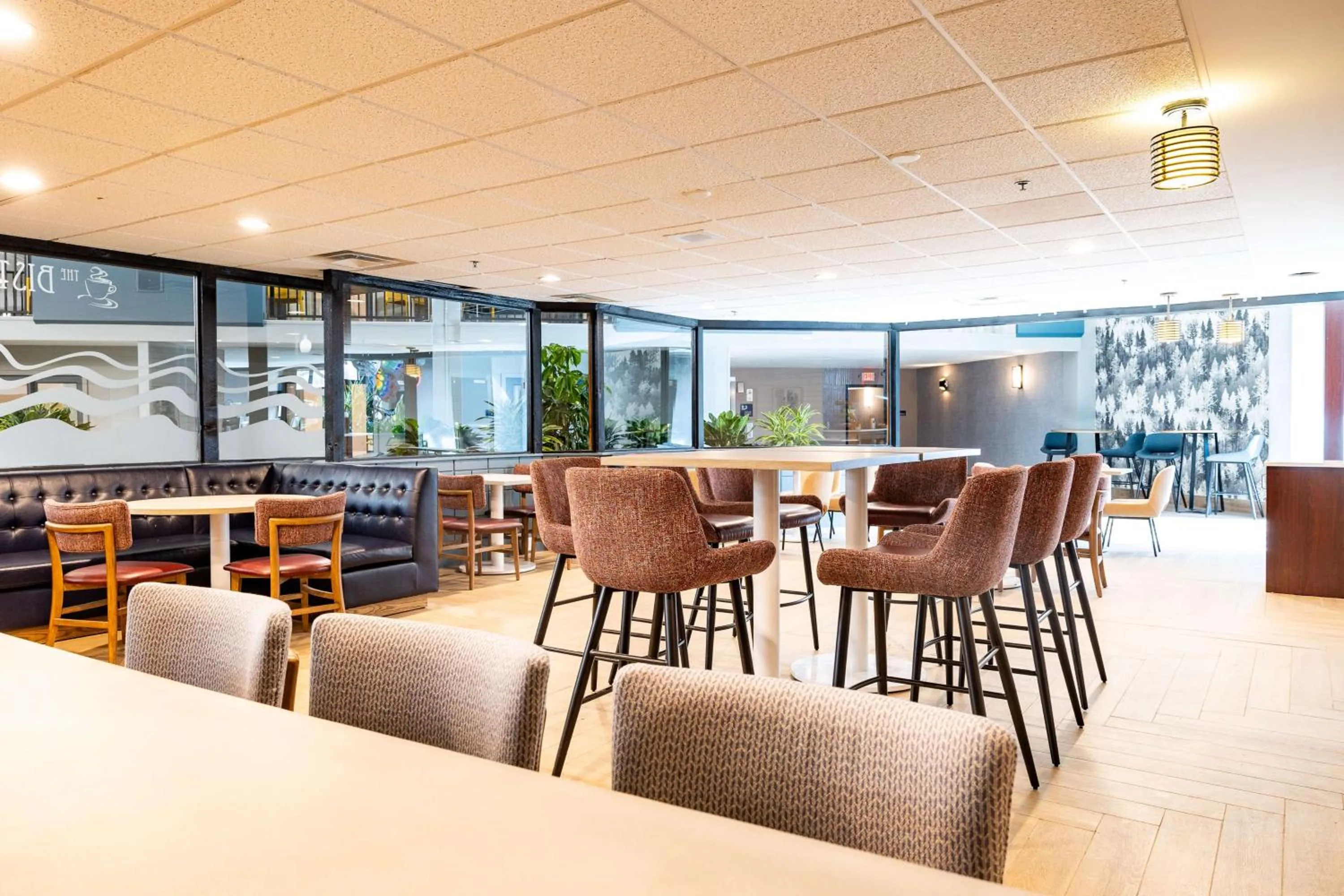 Restaurant/places to eat in DoubleTree by Hilton Austin, MN