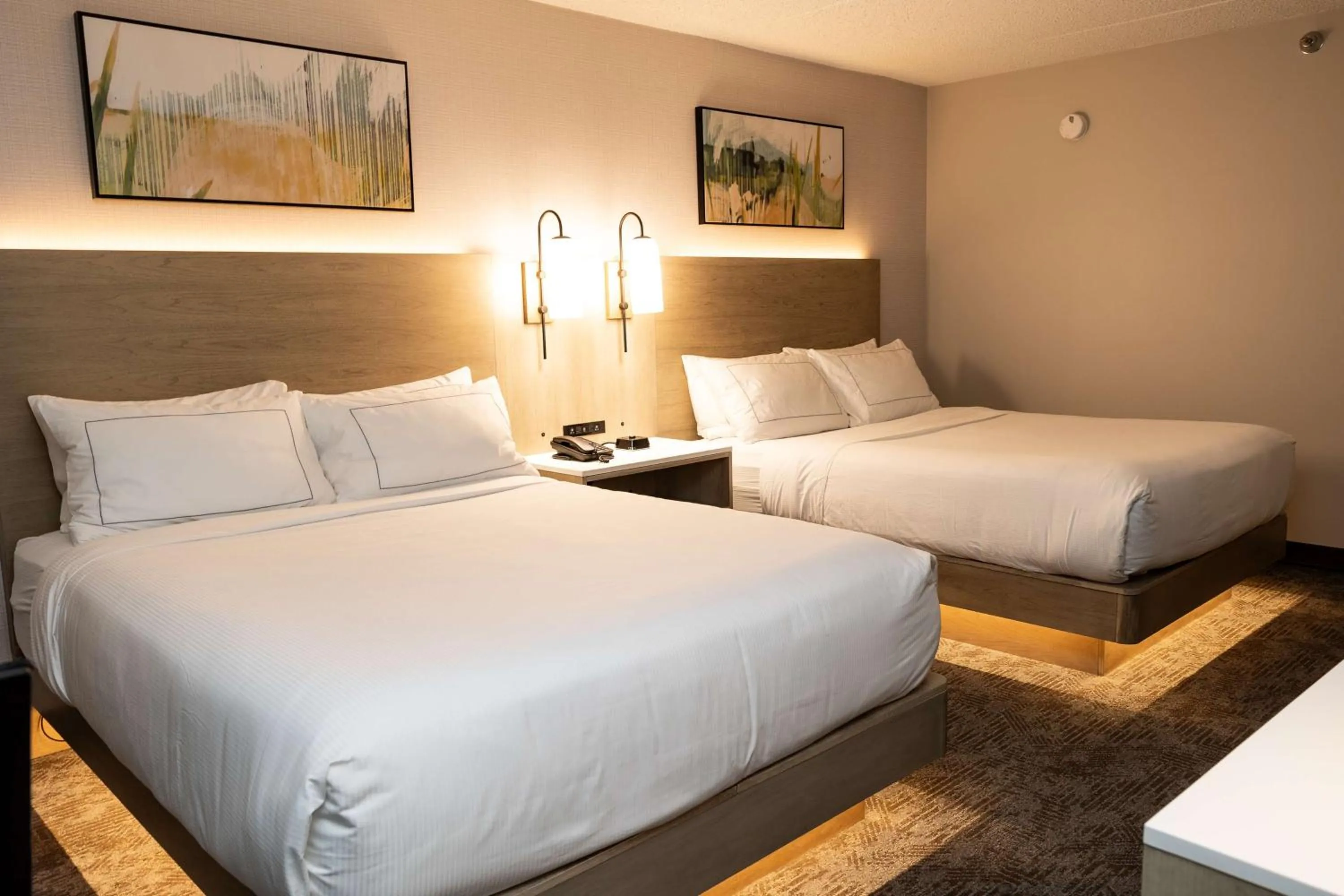 Bed in DoubleTree by Hilton Austin, MN