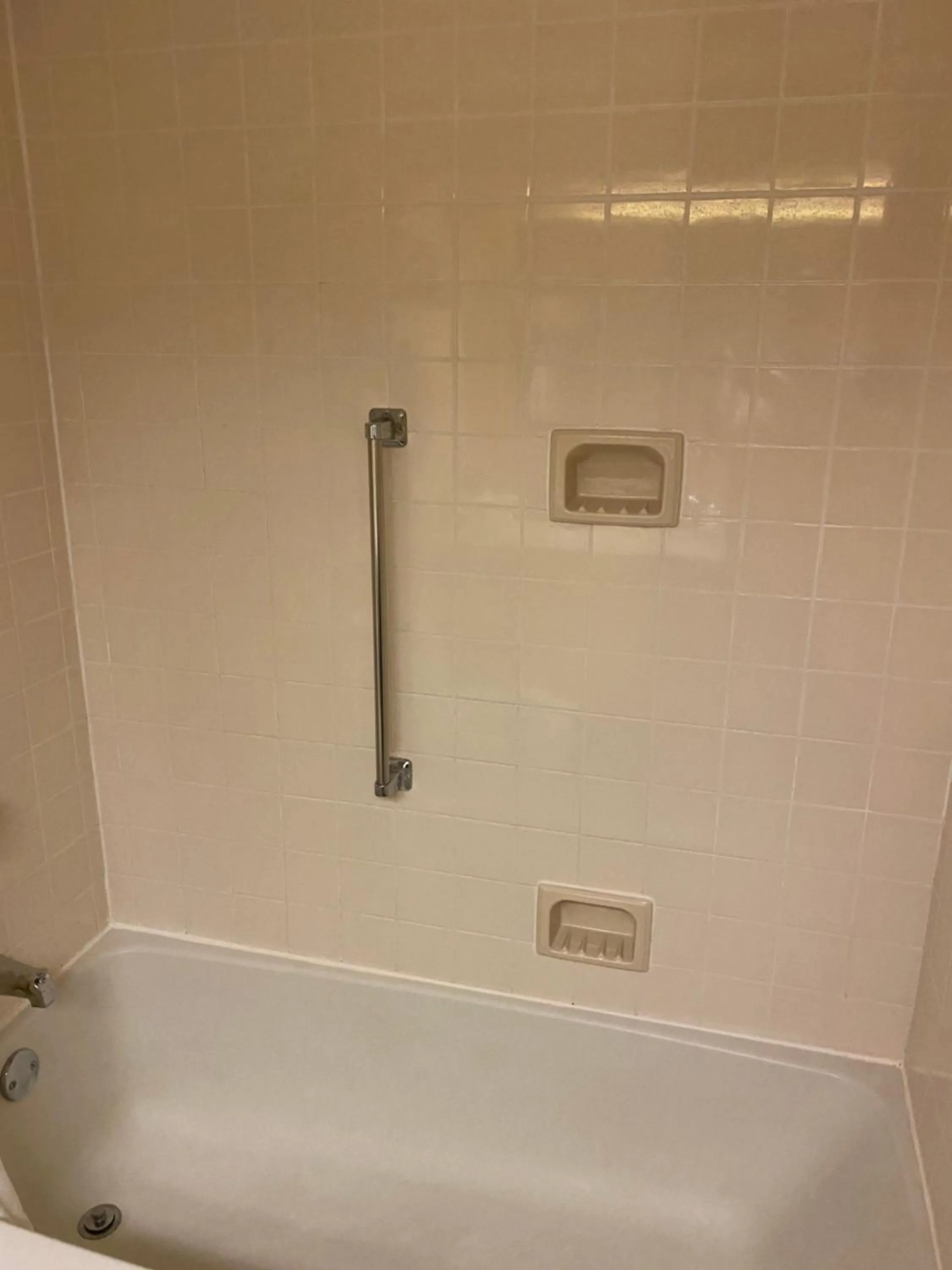 Shower in DoubleTree by Hilton Austin, MN