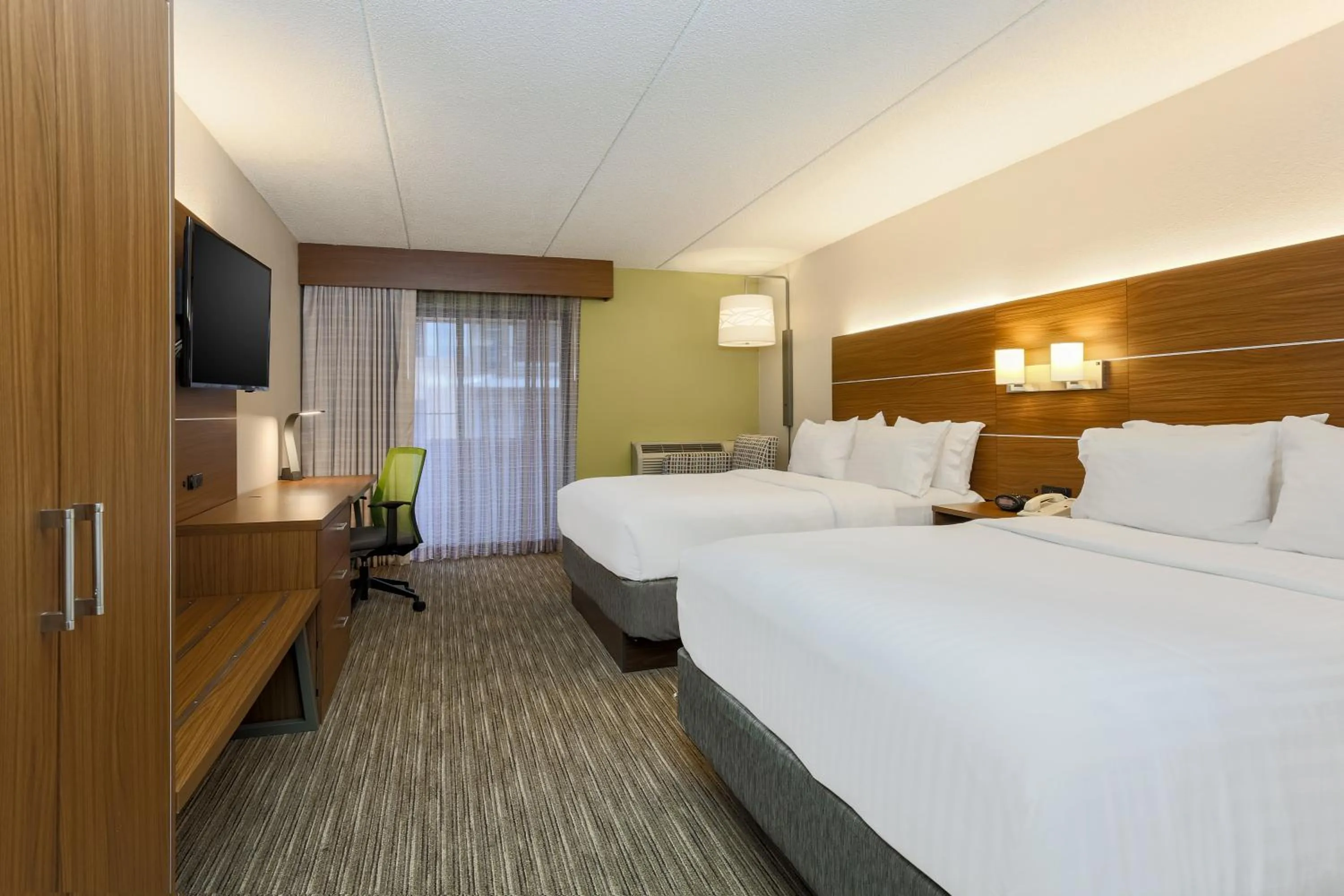 Photo of the whole room, Bed in Holiday Inn Express Milwaukee - West Medical Center by IHG