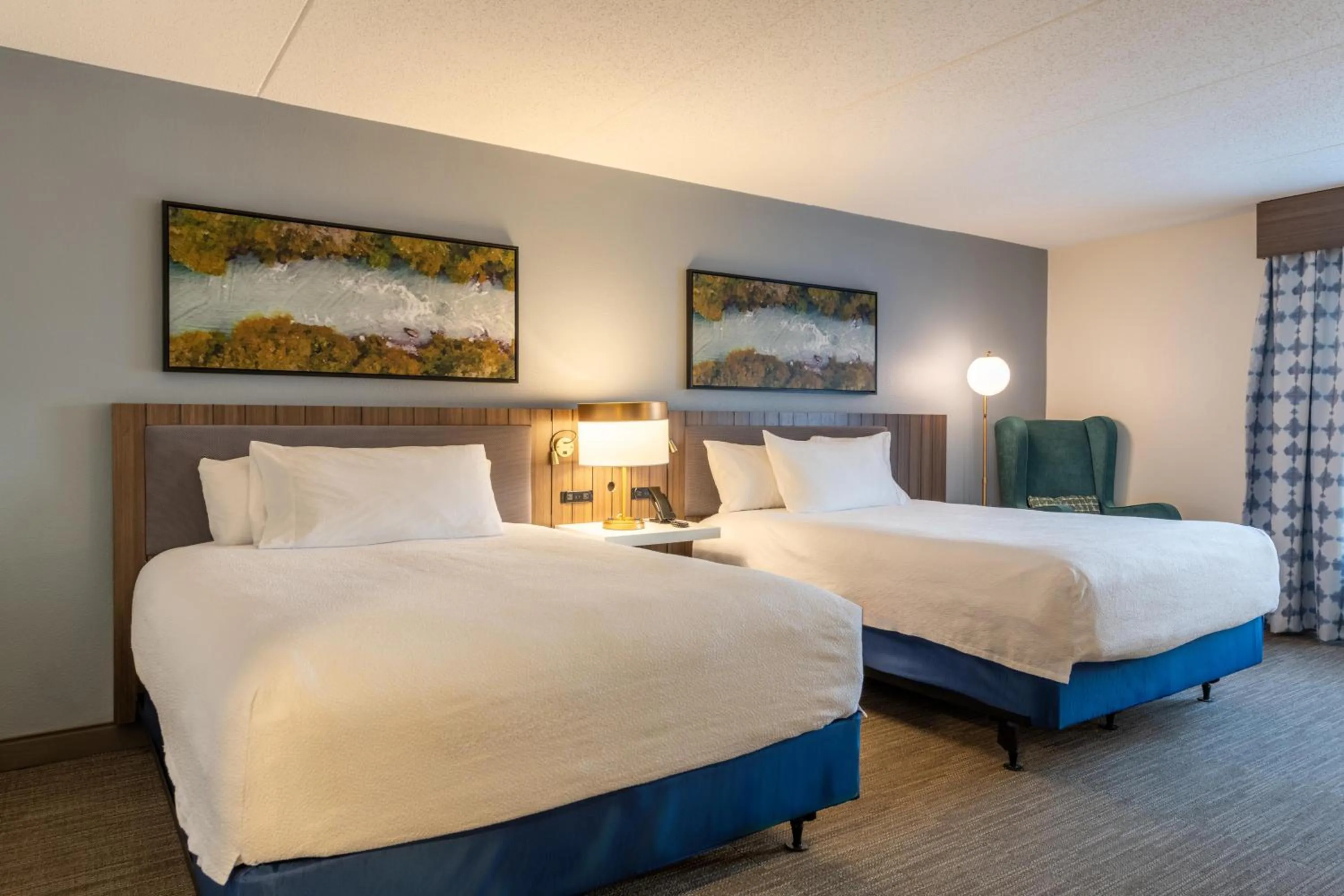 Bed in Hilton Garden Inn Auburn Riverwatch