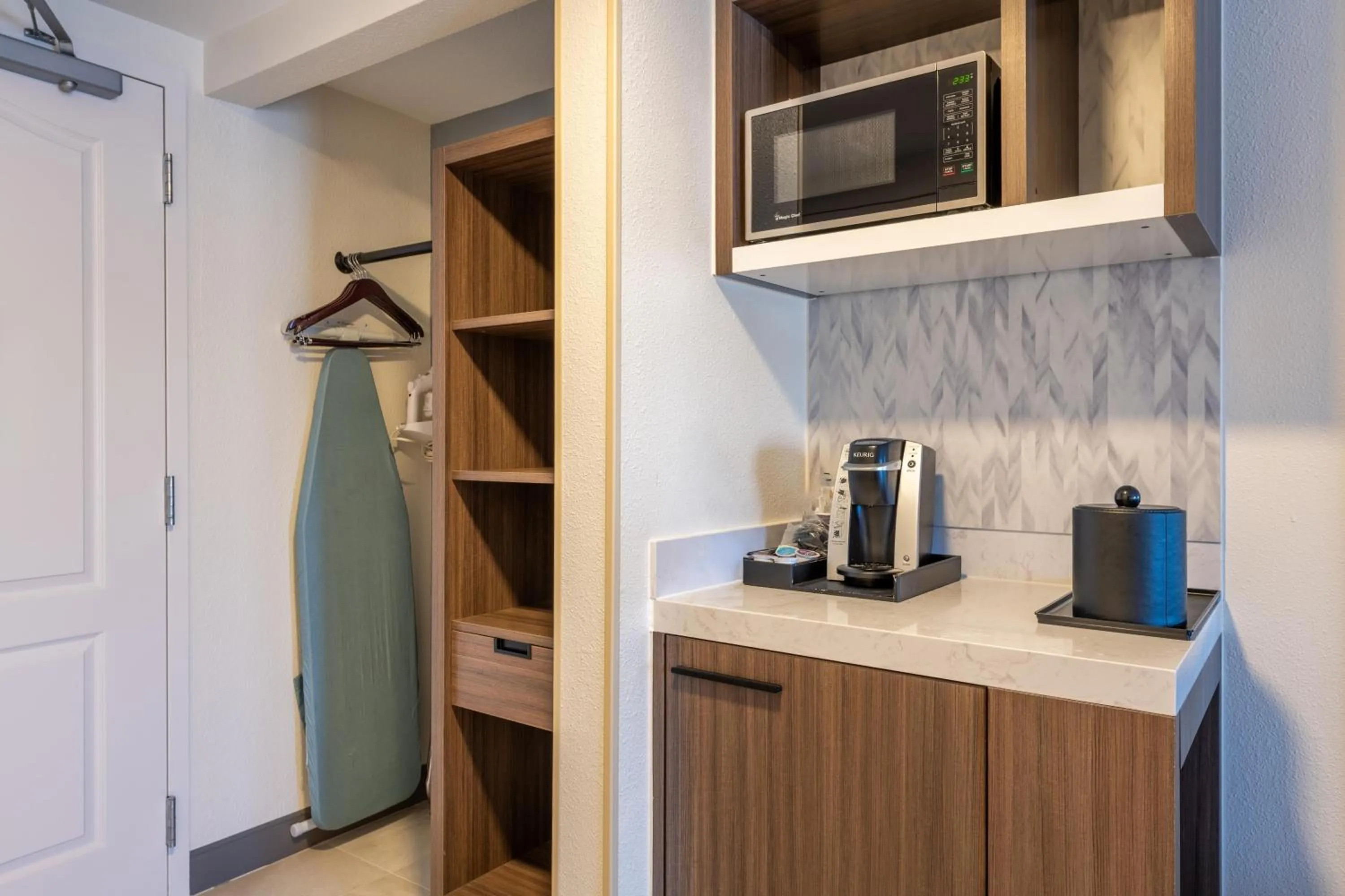 Photo of the whole room in Hilton Garden Inn Auburn Riverwatch