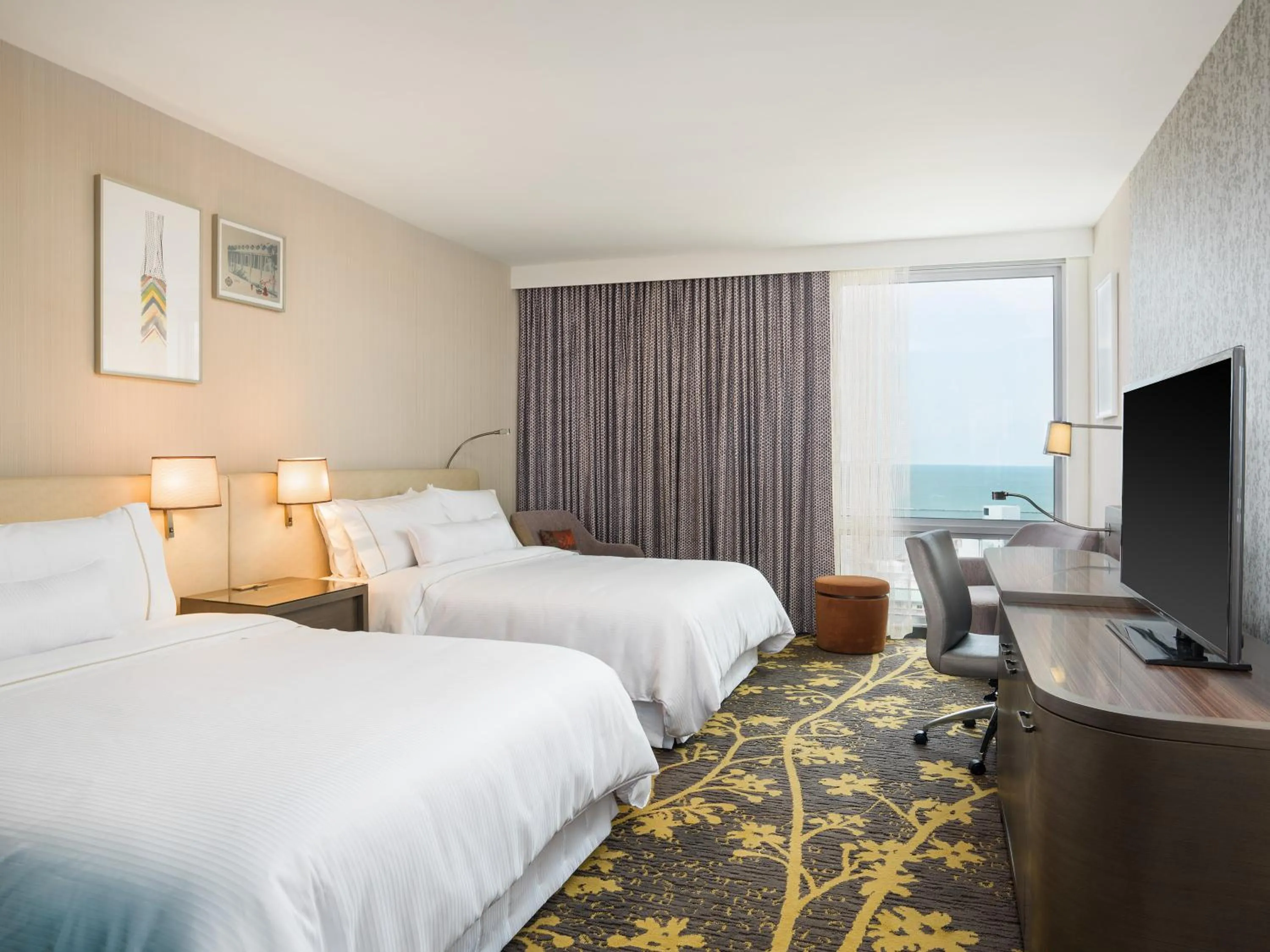 Property building, Bed in The Westin Cleveland Downtown