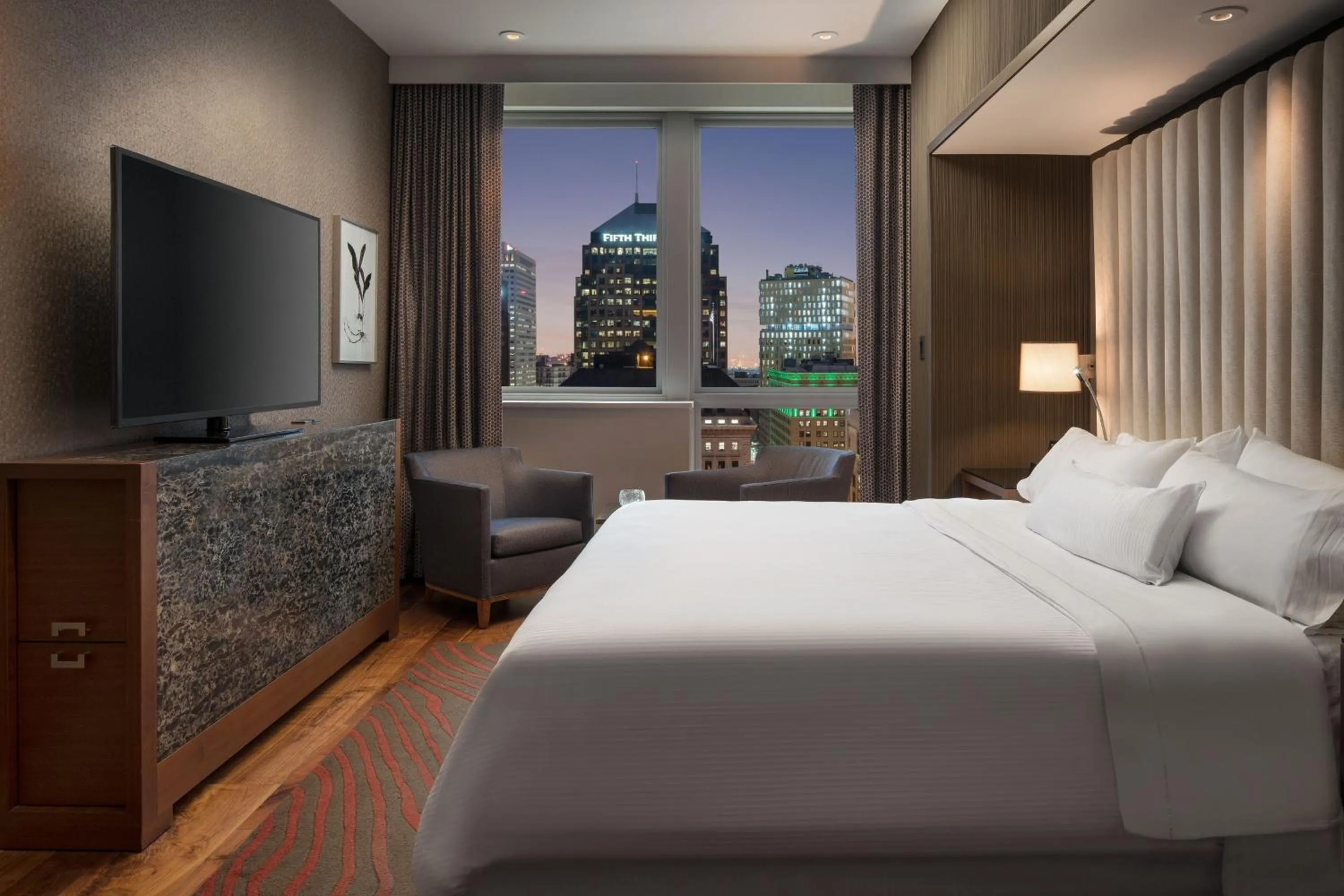 Bedroom, Bed in The Westin Cleveland Downtown