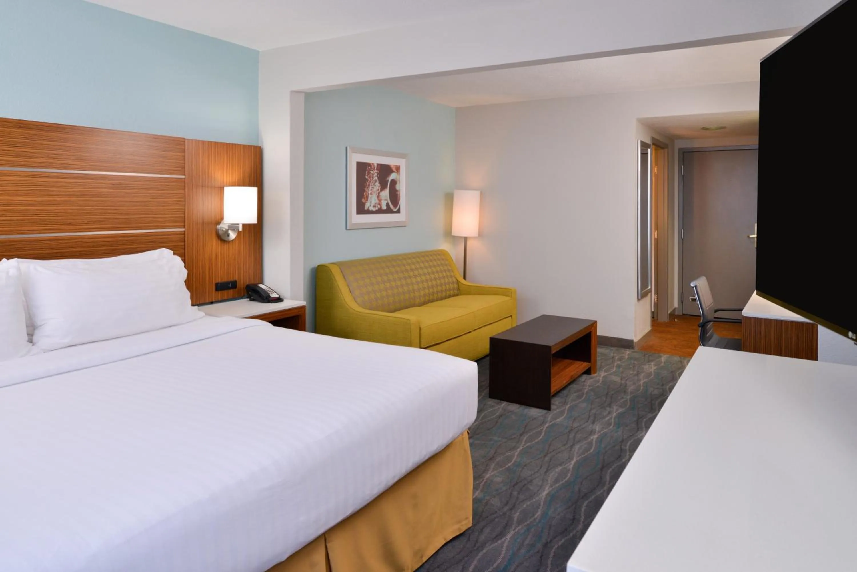 Photo of the whole room, Bed in Holiday Inn Express & Suites Austin North Central by IHG